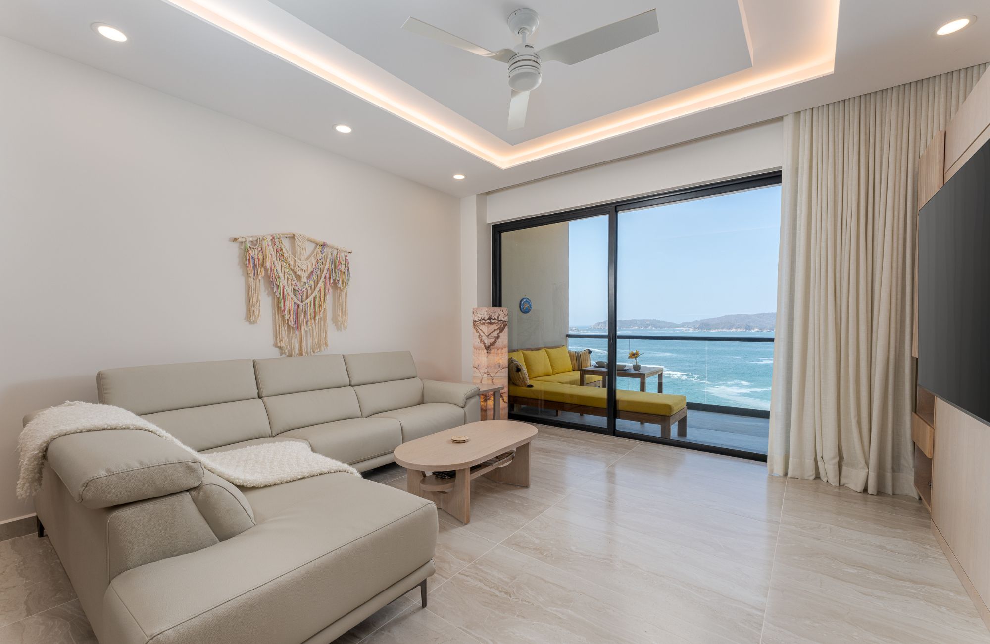 Beach front condominium, beach club with ocean access, spa, gym, yoga, golf and hotel services, pre-construction, for sale Huatulco.