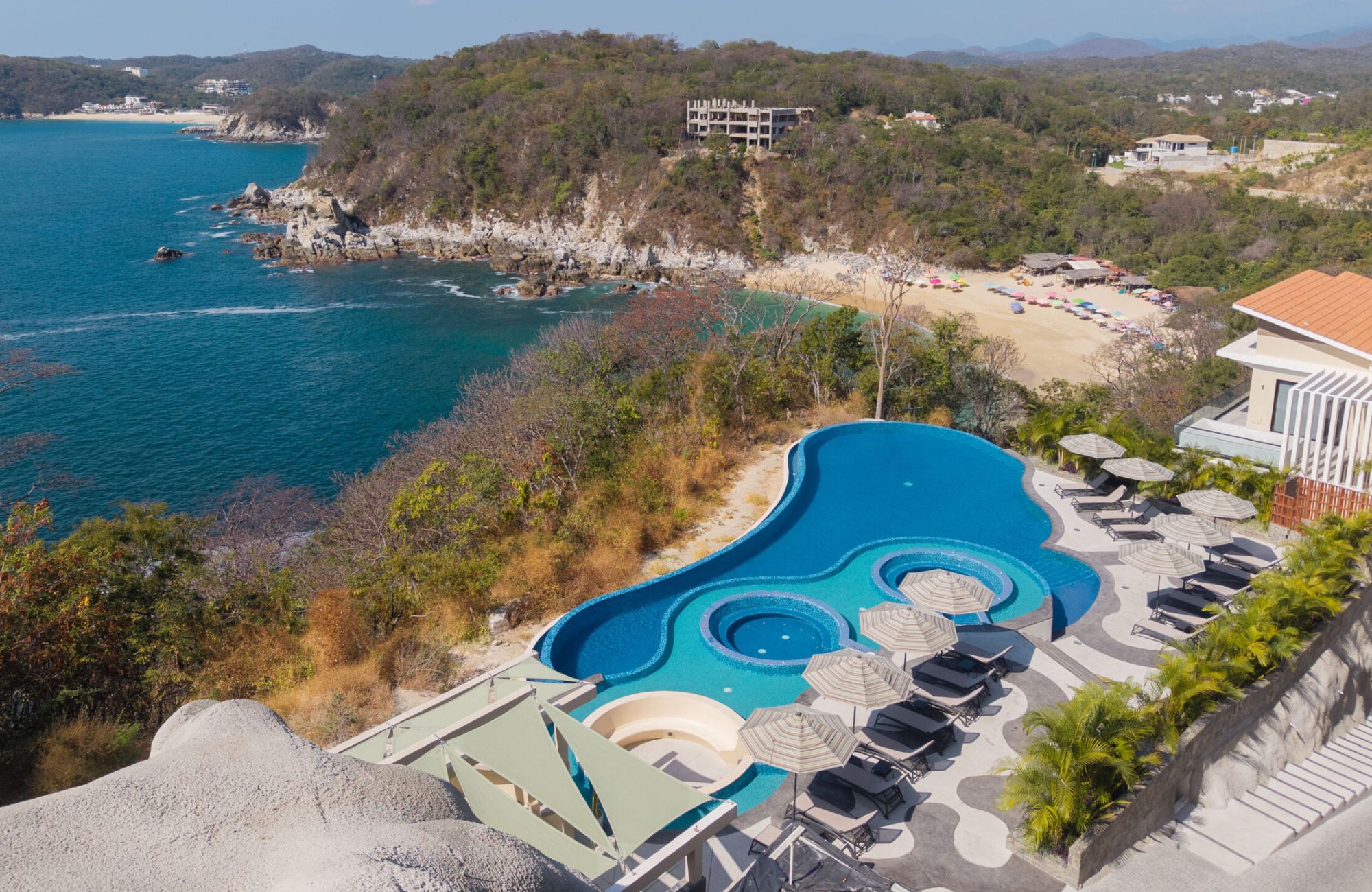 Beach front condominium, beach club with ocean access, spa, gym, yoga, golf and hotel services, pre-construction, for sale Huatulco.