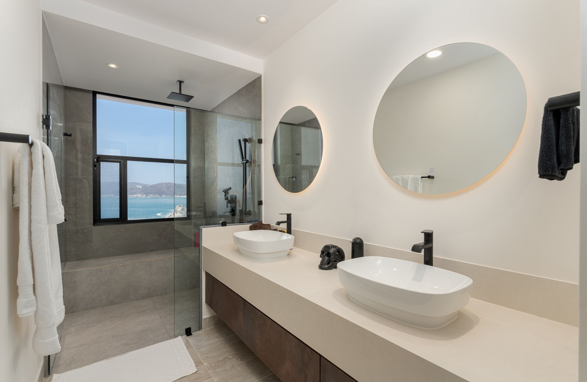 Beach front condominium, beach club with ocean access, spa, gym, yoga, golf and hotel services, pre-construction, for sale Huatulco.