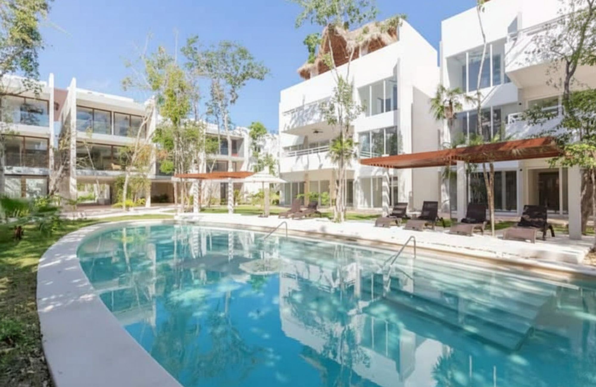 1 bedroom Penthouse with art walk, Boho style commercial area, green areas, 5 star hotel services in Tulum, sale.