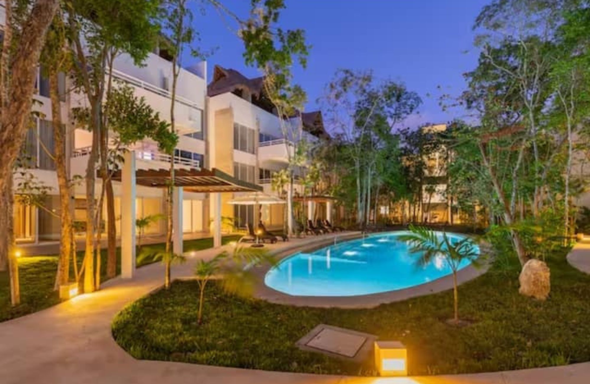 1 bedroom Penthouse with art walk, Boho style commercial area, green areas, 5 star hotel services in Tulum, sale.