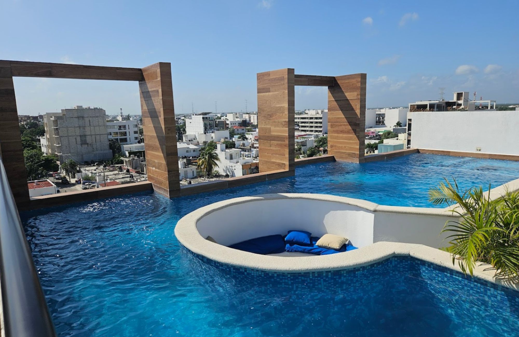 Condo with swimming lane, jacuzzi, spa, coworking, for sale near Fifth Avenue