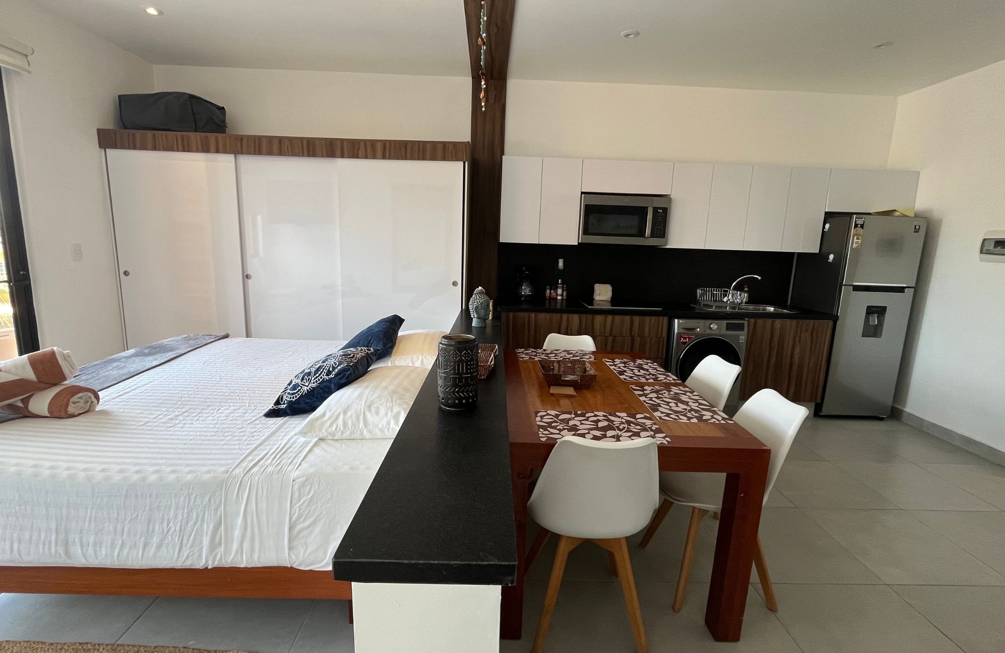 Condo with swimming lane, jacuzzi, spa, coworking, for sale near Fifth Avenue