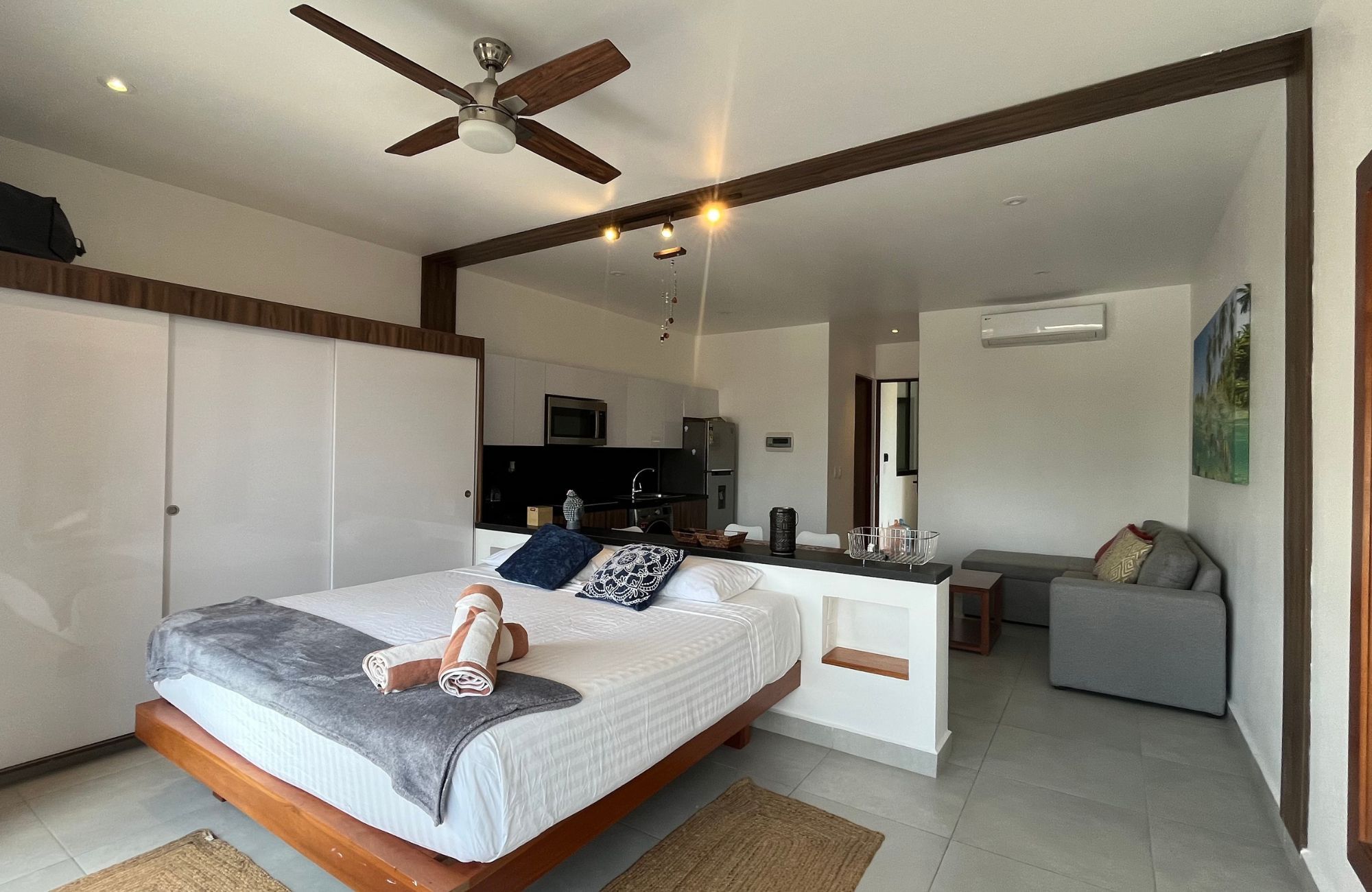 Condo with swimming lane, jacuzzi, spa, coworking, for sale near Fifth Avenue