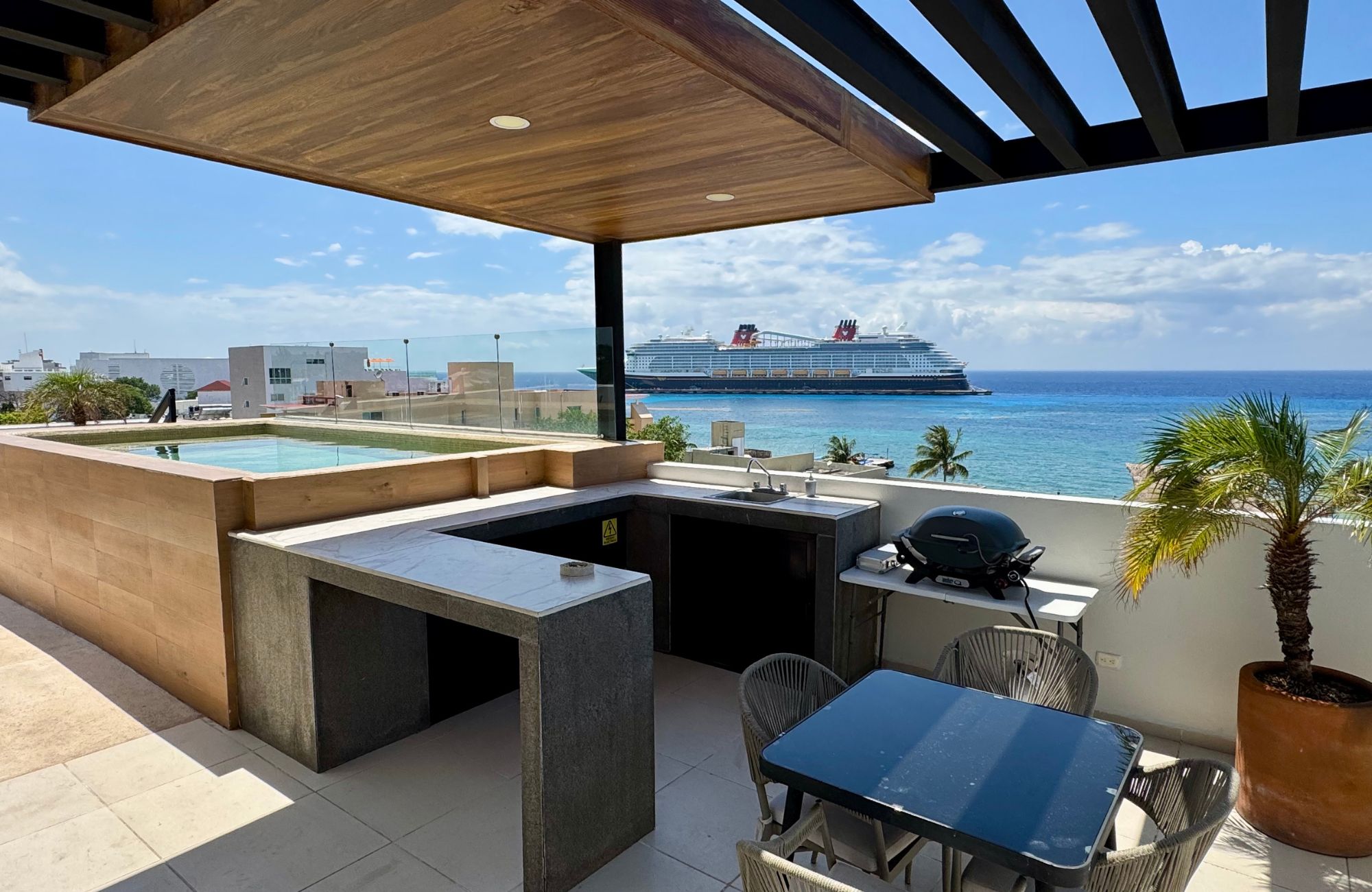 Studio near the beach, room &amp; pool service, fire pit, playground for children, hammock area, surrounded by green, 1 km from the beach pre-co