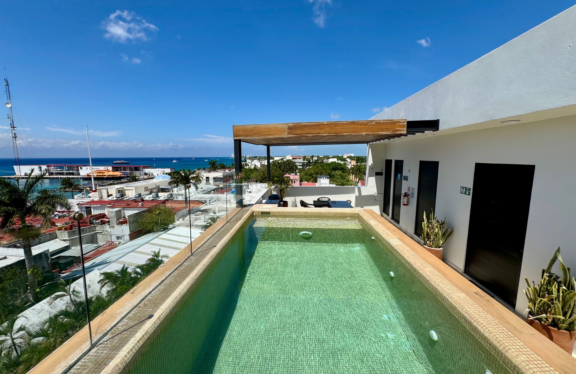 Studio near the beach, room &amp; pool service, fire pit, playground for children, hammock area, surrounded by green, 1 km from the beach pre-co