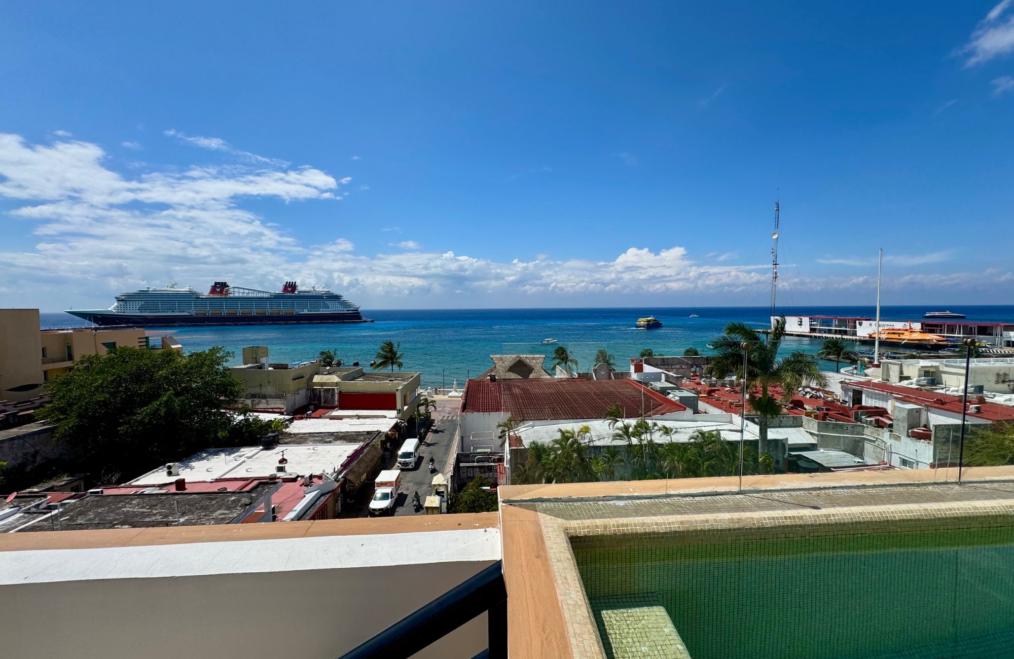 Studio near the beach, room &amp; pool service, fire pit, playground for children, hammock area, surrounded by green, 1 km from the beach pre-co