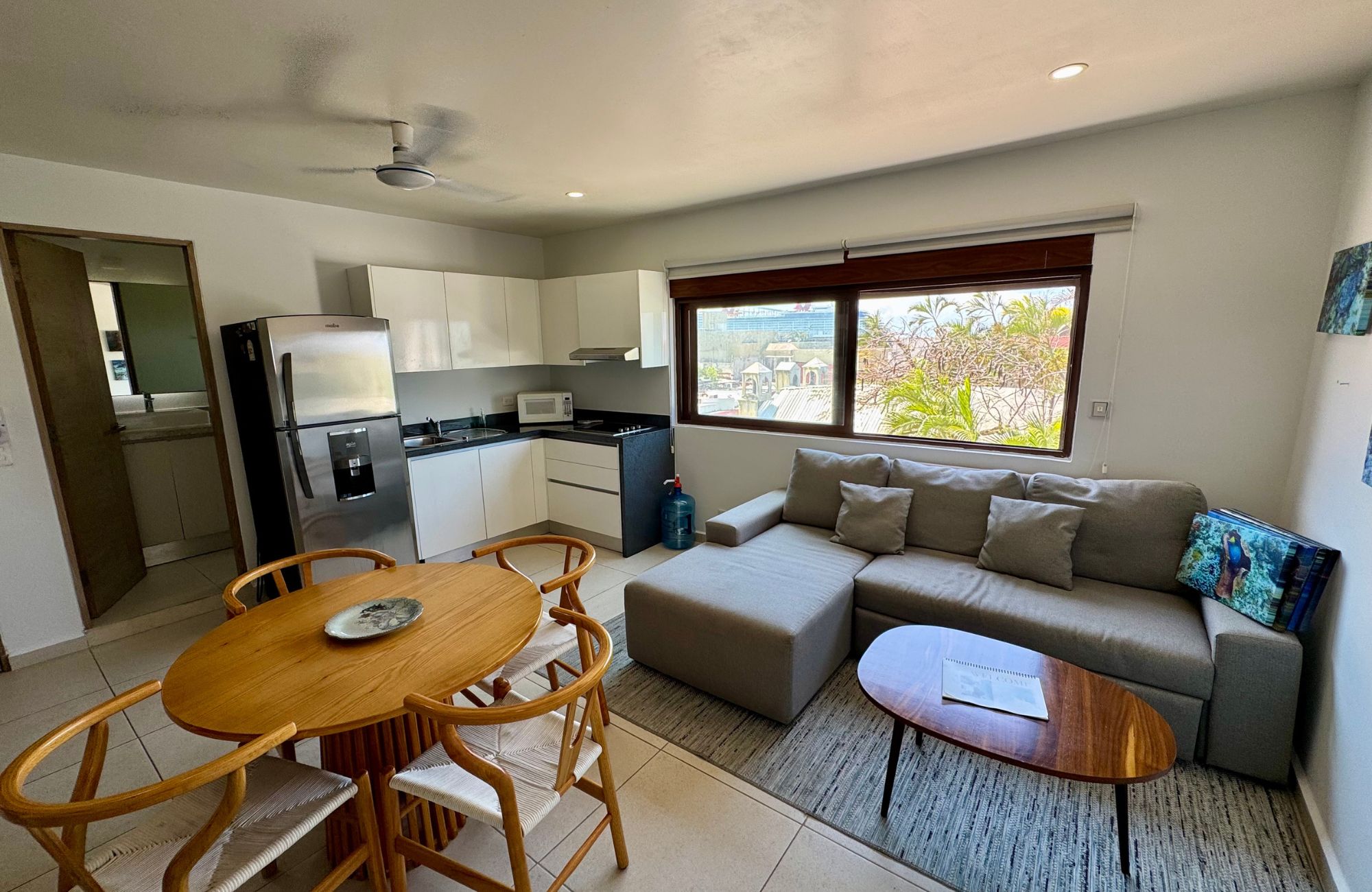 Studio near the beach, room &amp; pool service, fire pit, playground for children, hammock area, surrounded by green, 1 km from the beach pre-co