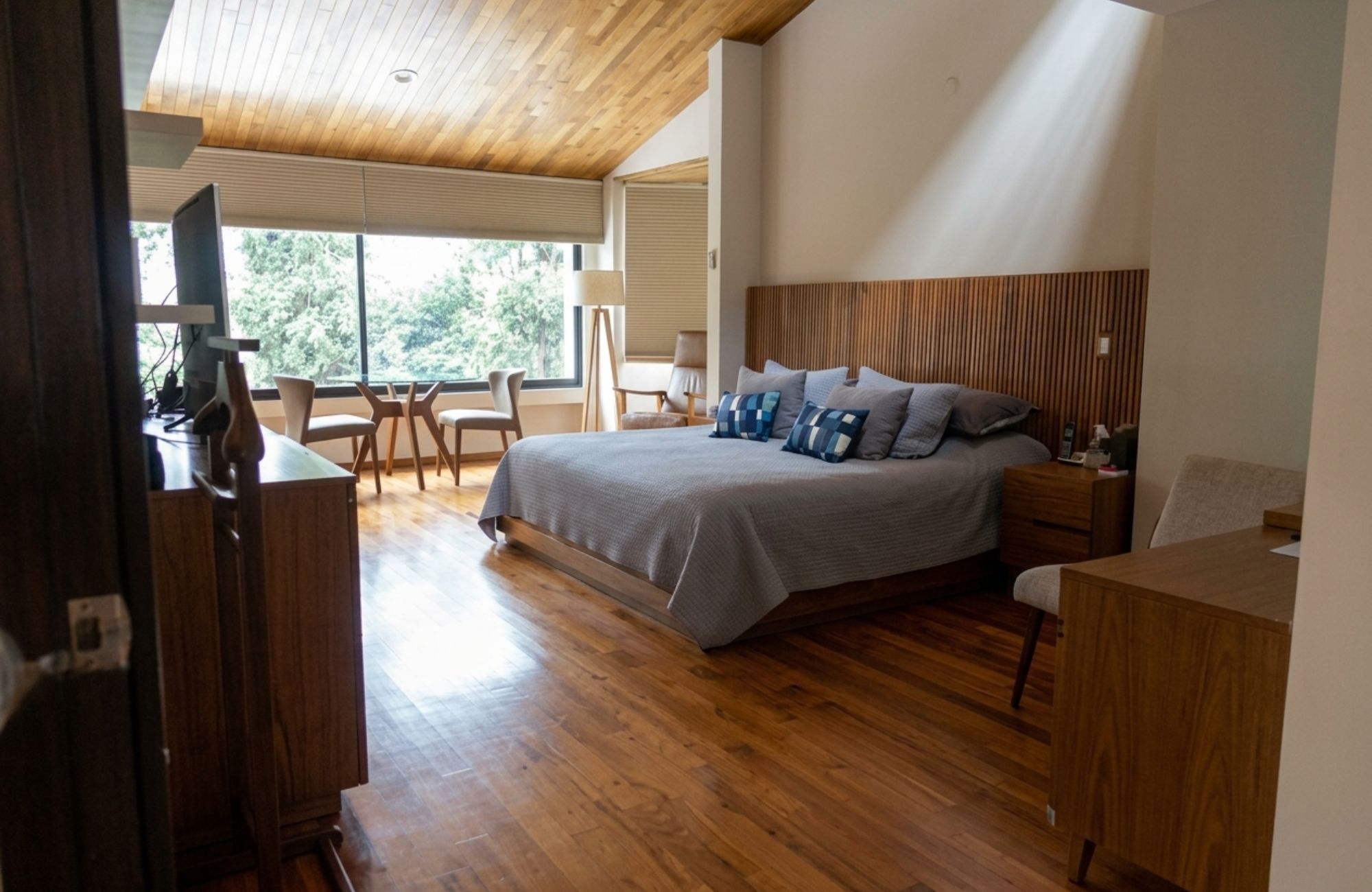 High-end residence for sale in the prestigious Bosques de las Lomas, Mexico City