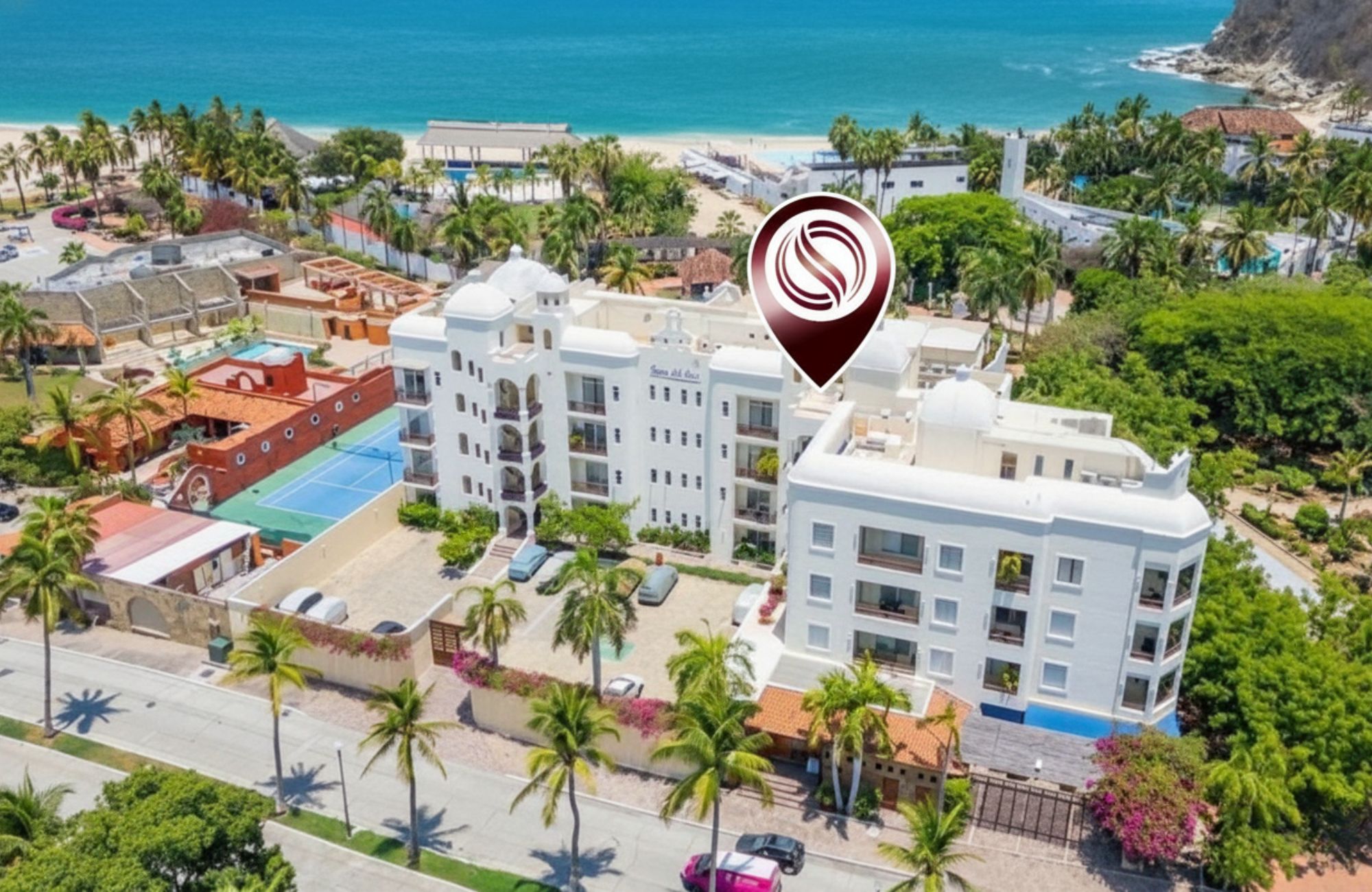 Condo steps from the marina, 3 minutes from the beach, high ceilings, infinity pool, spa, gym, children&amp;#39;s playgrpund and more