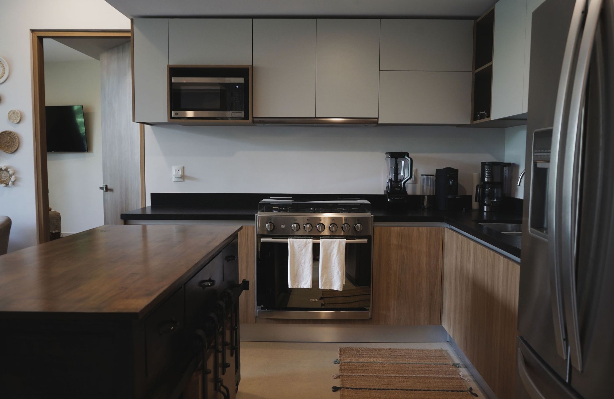 Condo with amenities, room service, commercial area boho chic