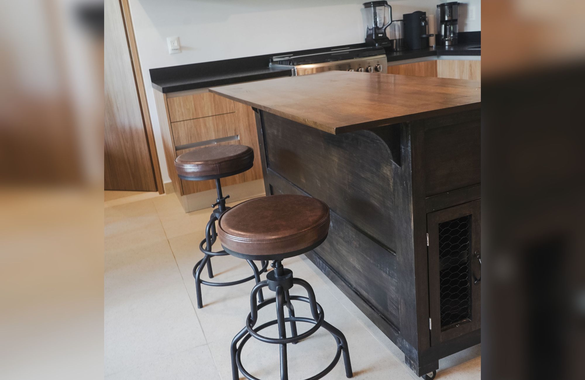 Condo with amenities, room service, commercial area boho chic