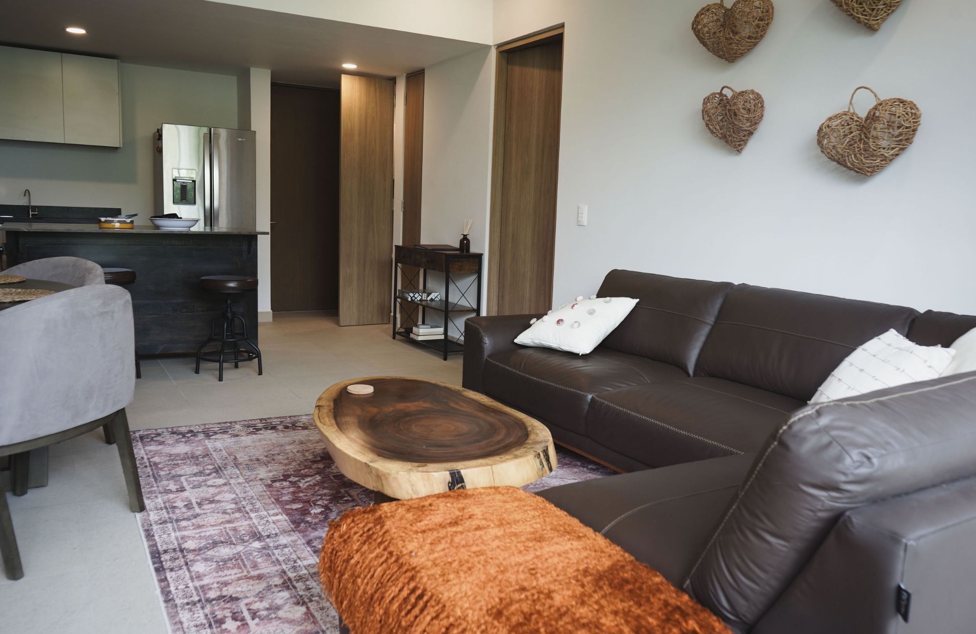 Condo with amenities, room service, commercial area boho chic