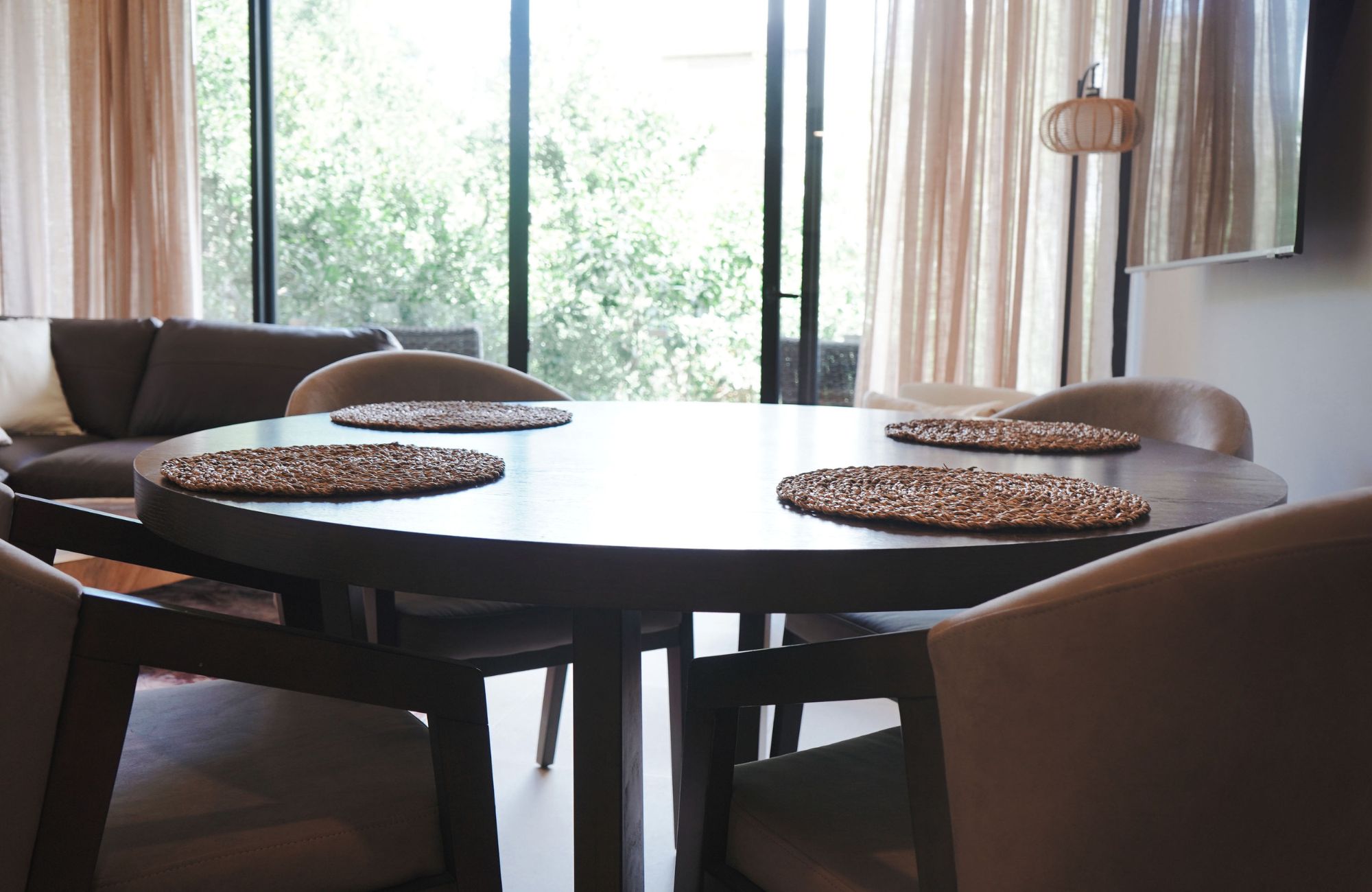 Condo with amenities, room service, commercial area boho chic