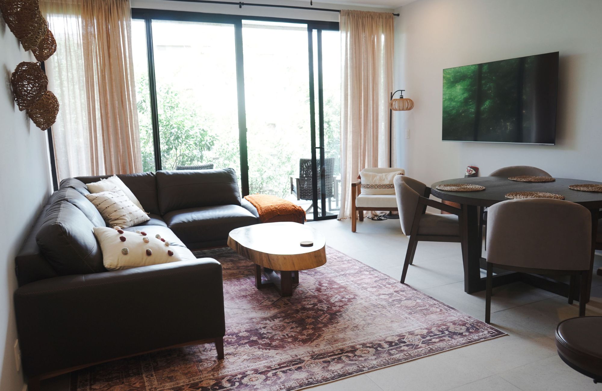 Condo with amenities, room service, commercial area boho chic