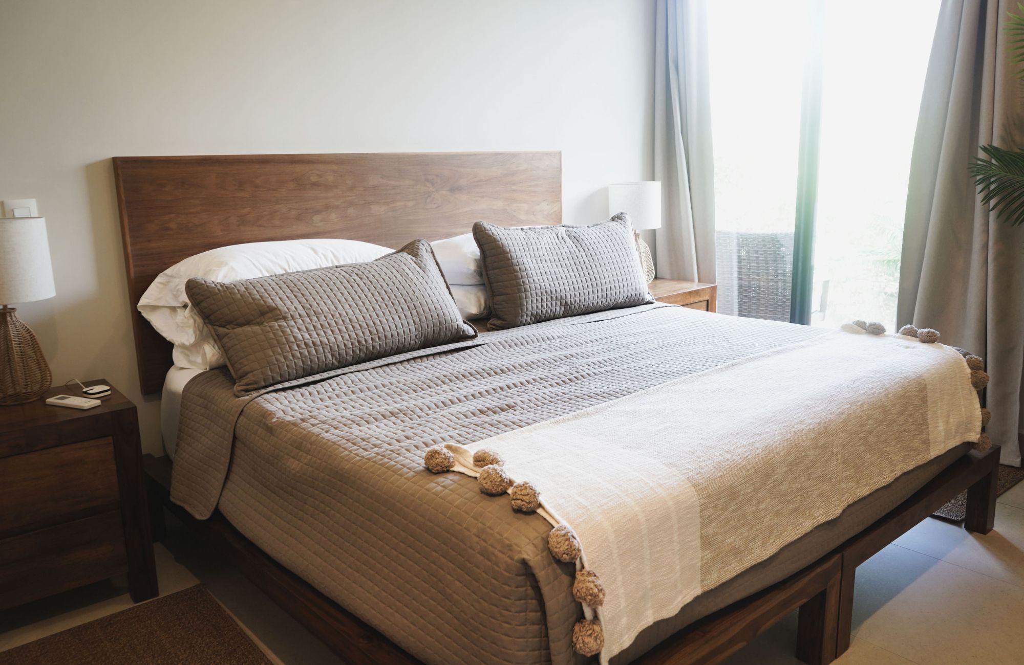 Condo with amenities, room service, commercial area boho chic