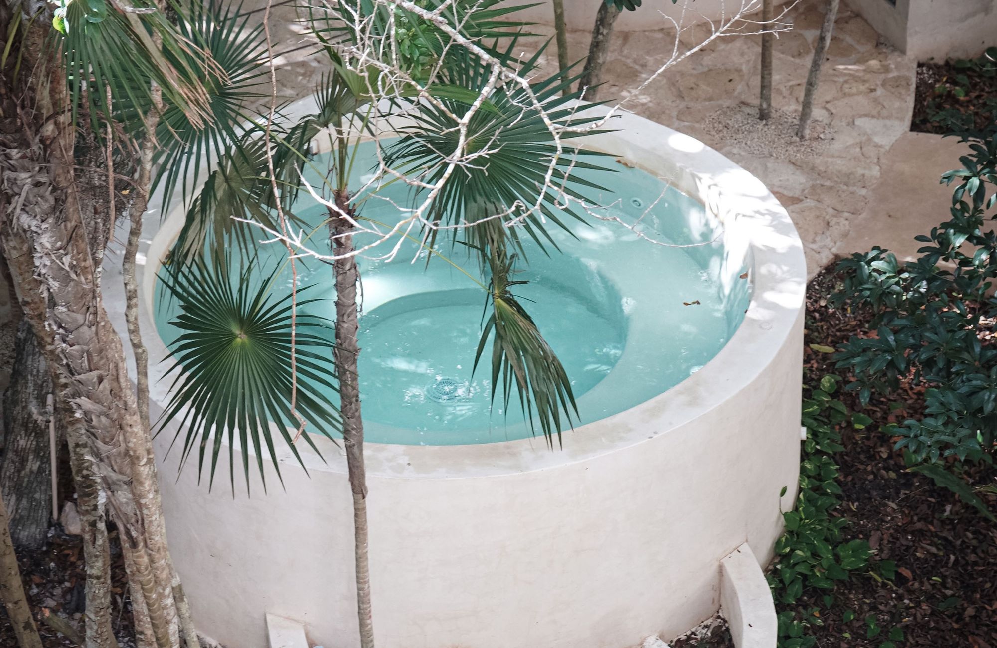 Condo with amenities, room service, commercial area boho chic