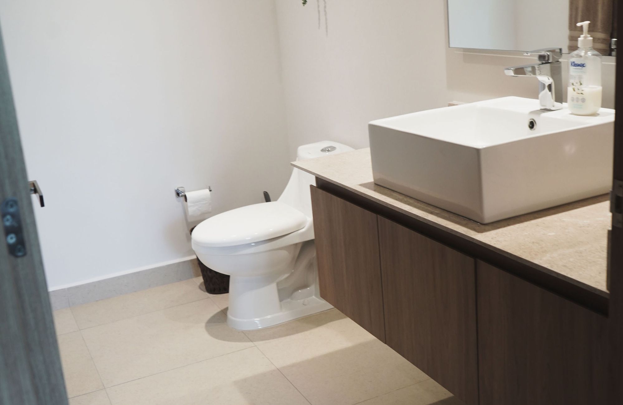 Condo with amenities, room service, commercial area boho chic