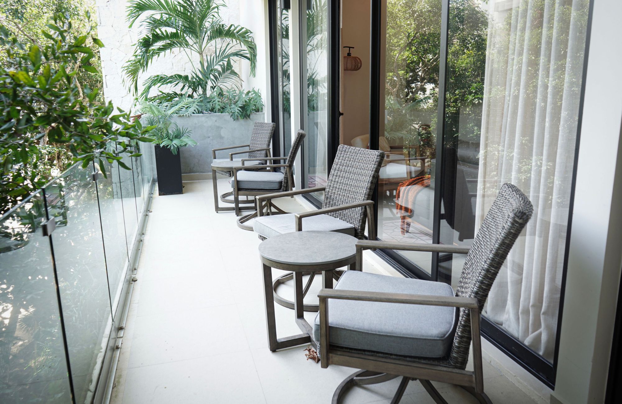 Condo with amenities, room service, commercial area boho chic