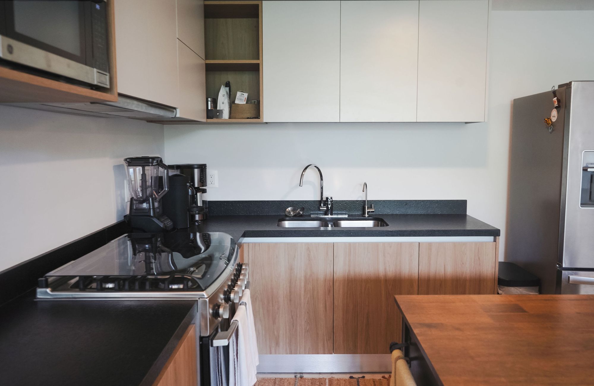 Condo with amenities, room service, commercial area boho chic