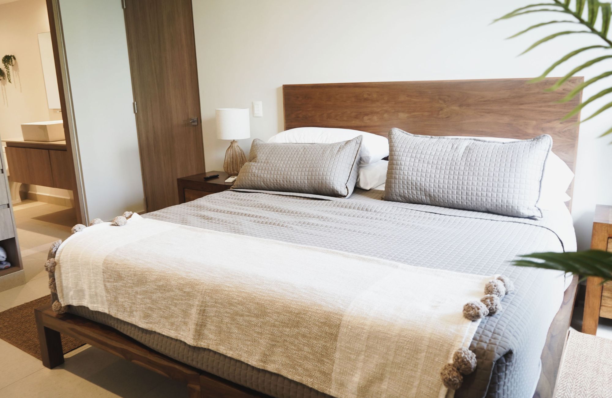 Condo with amenities, room service, commercial area boho chic