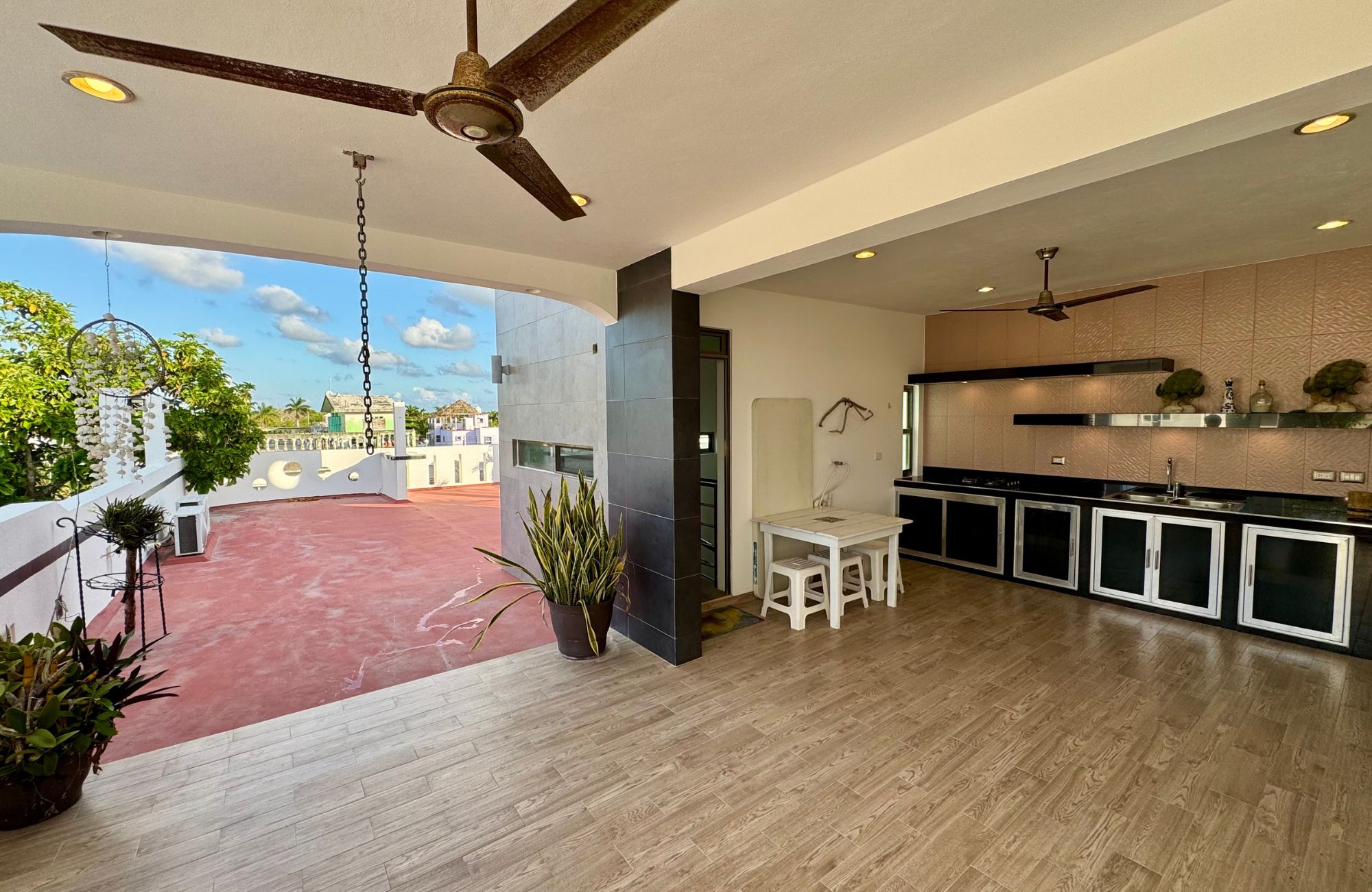 House with pool, large garden, 4 bedrooms for sale in Corpus Cristi Cozumel