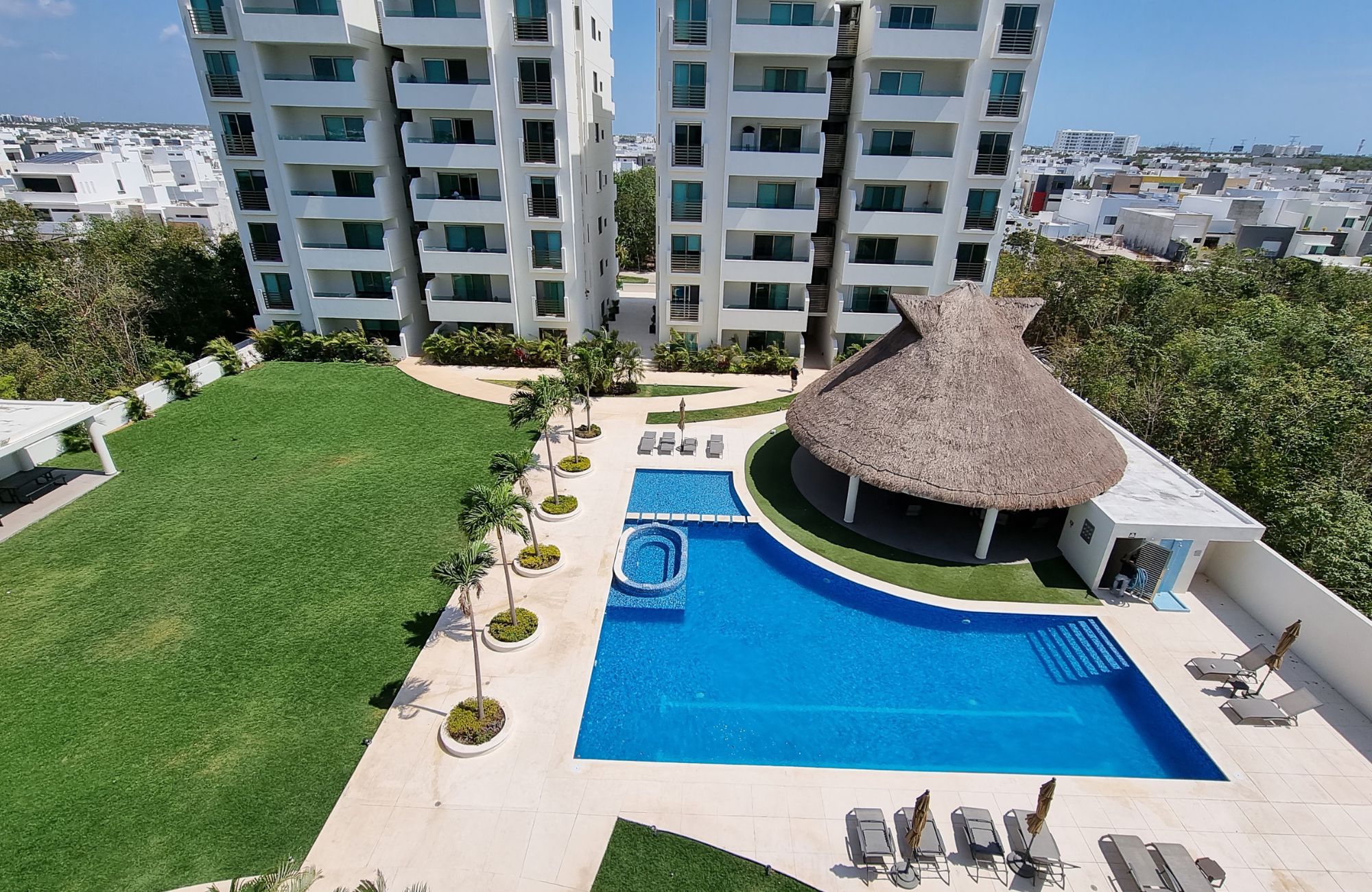 Condo with Terrace and Multiple Amenities, for Sale, Bonampak Canc&uacute;n