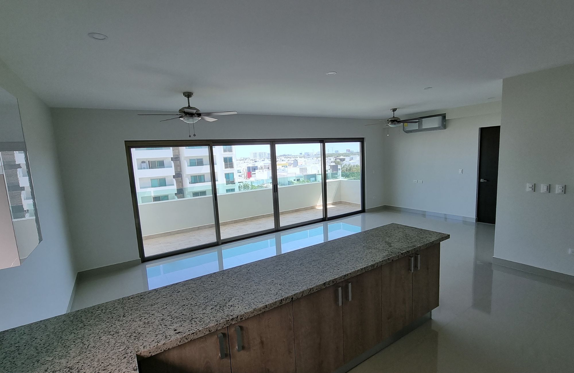 Condo with Terrace and Multiple Amenities, for Sale, Bonampak Canc&uacute;n