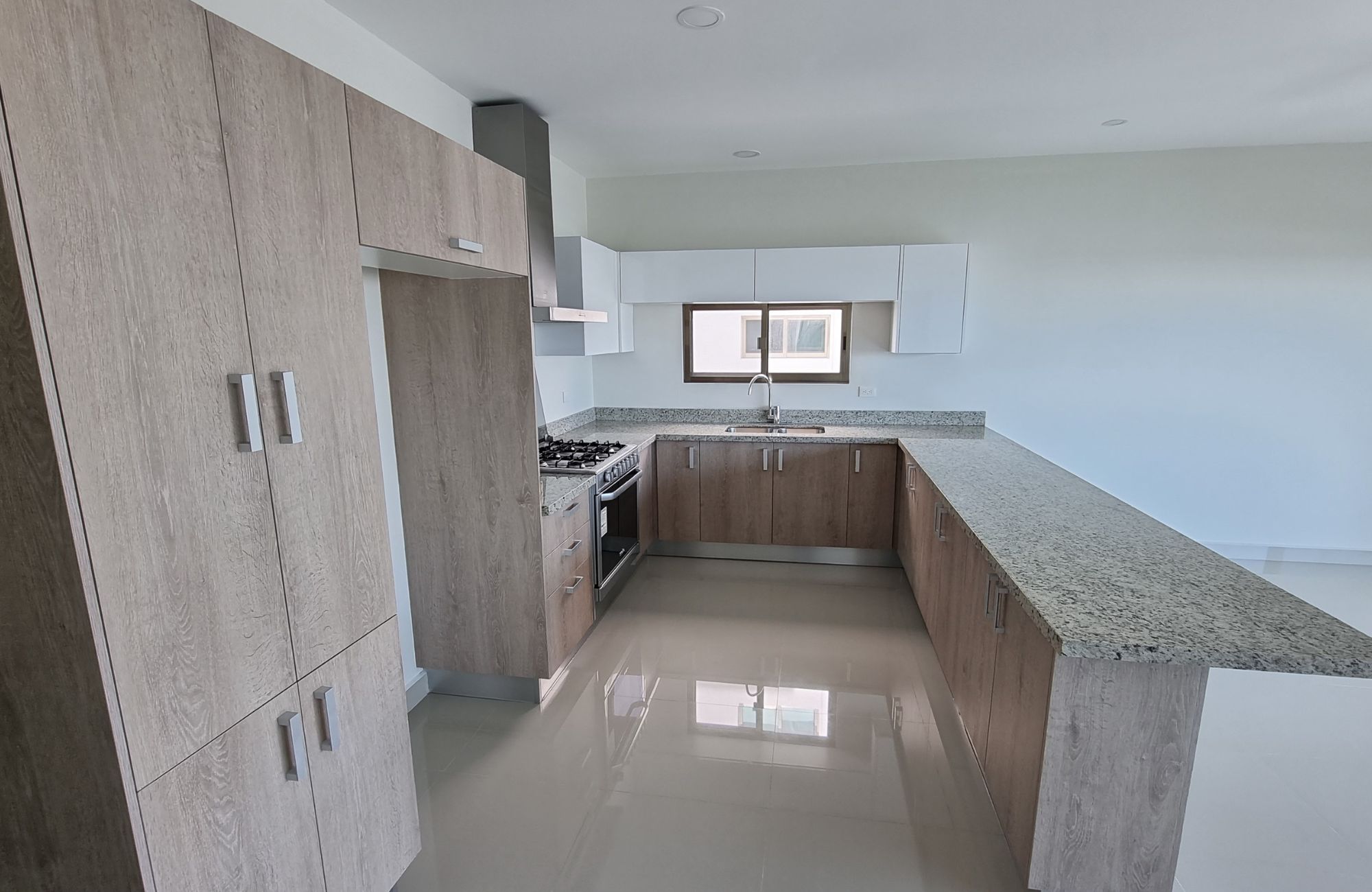 Condo with Terrace and Multiple Amenities, for Sale, Bonampak Canc&uacute;n