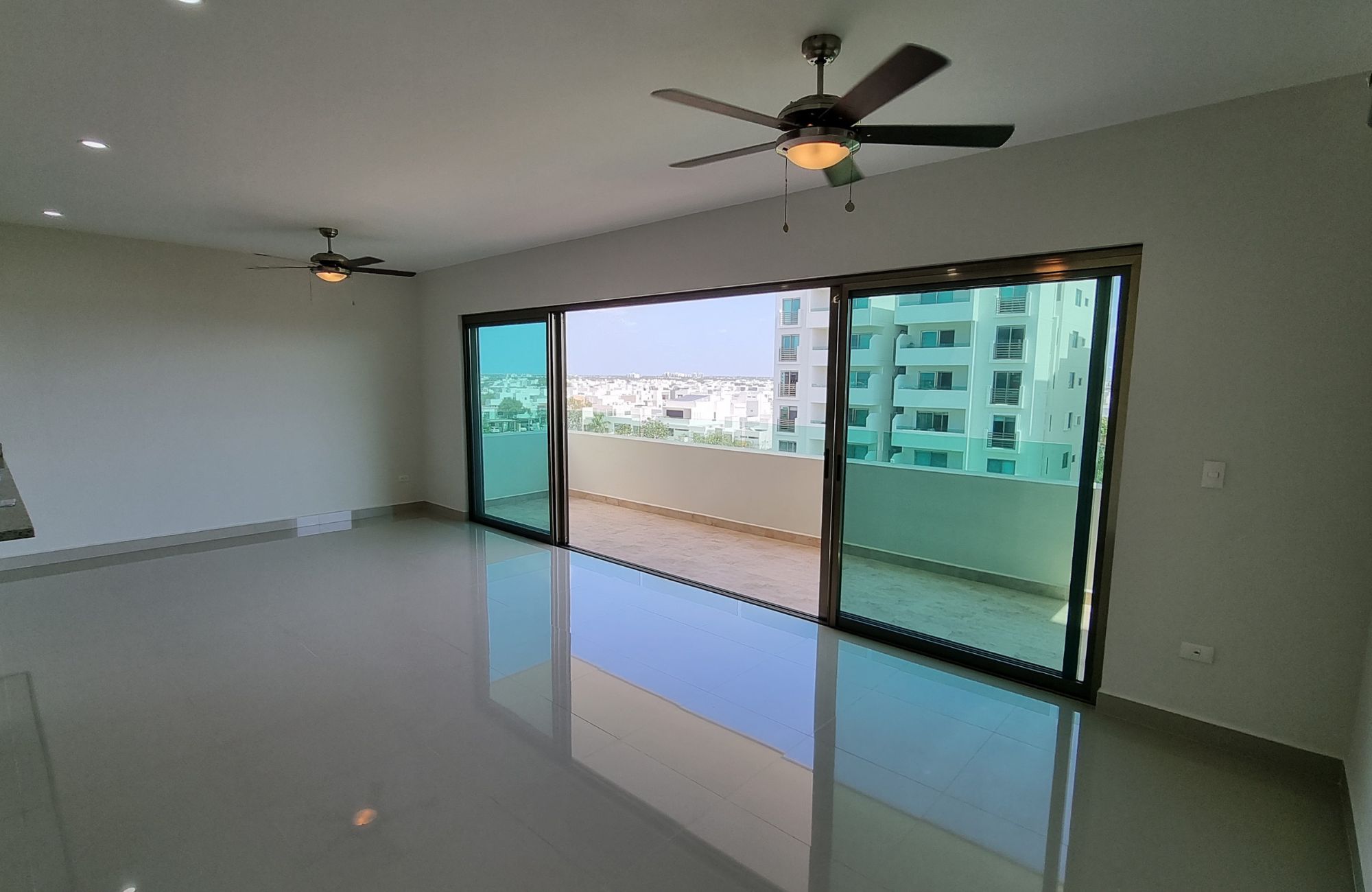 Condo with Terrace and Multiple Amenities, for Sale, Bonampak Canc&uacute;n