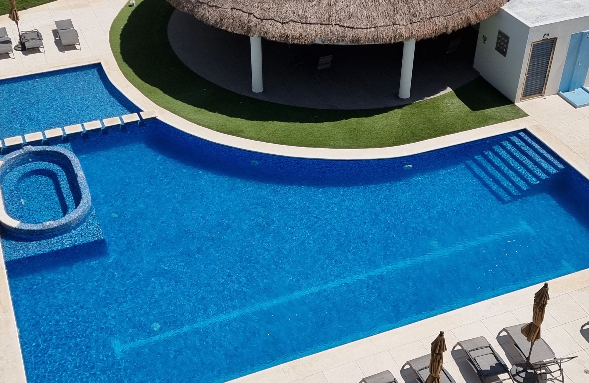 Condo with Terrace and Multiple Amenities, for Sale, Bonampak Canc&uacute;n