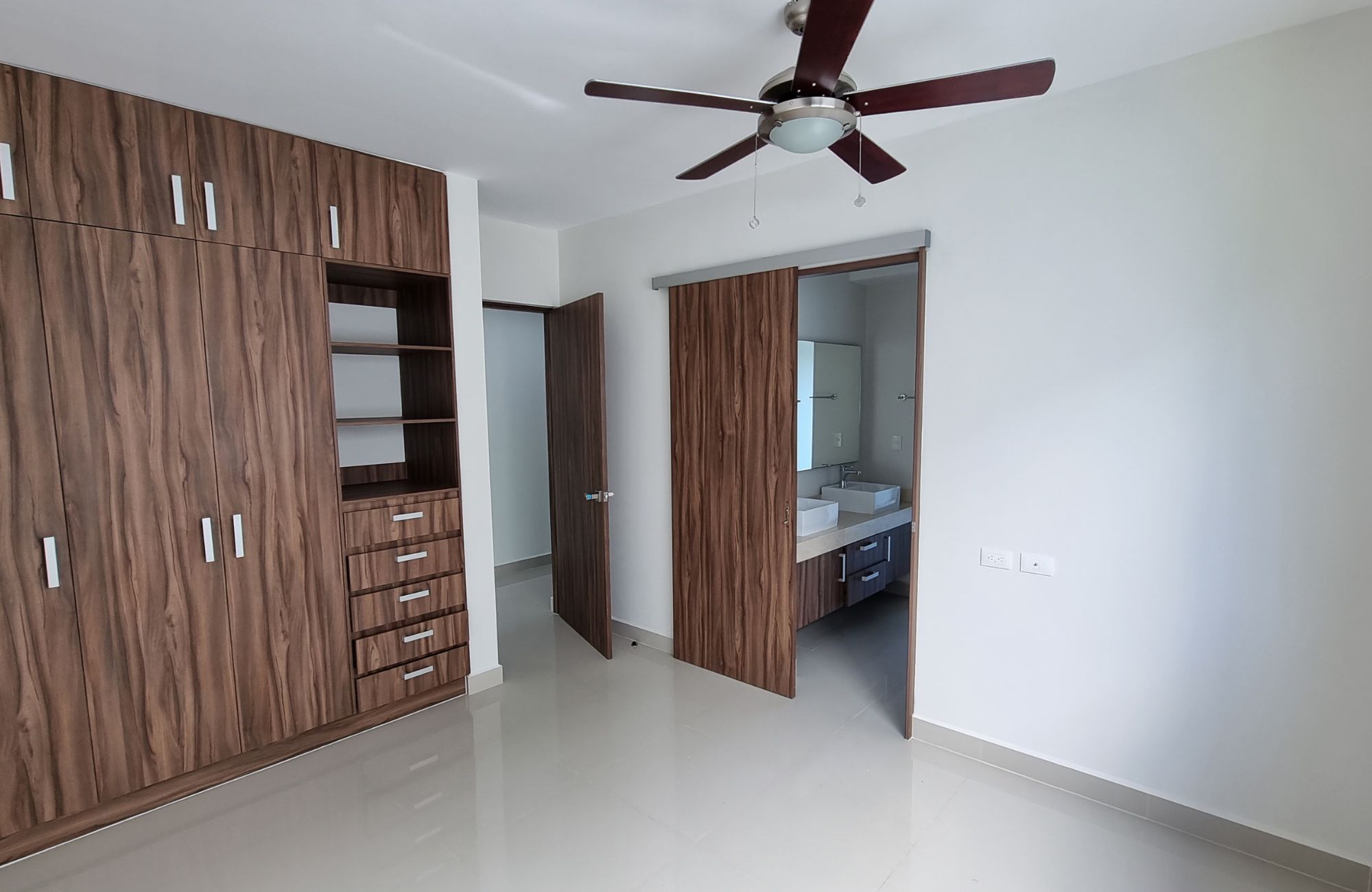 Condo with Terrace and Multiple Amenities, for Sale, Bonampak Canc&uacute;n