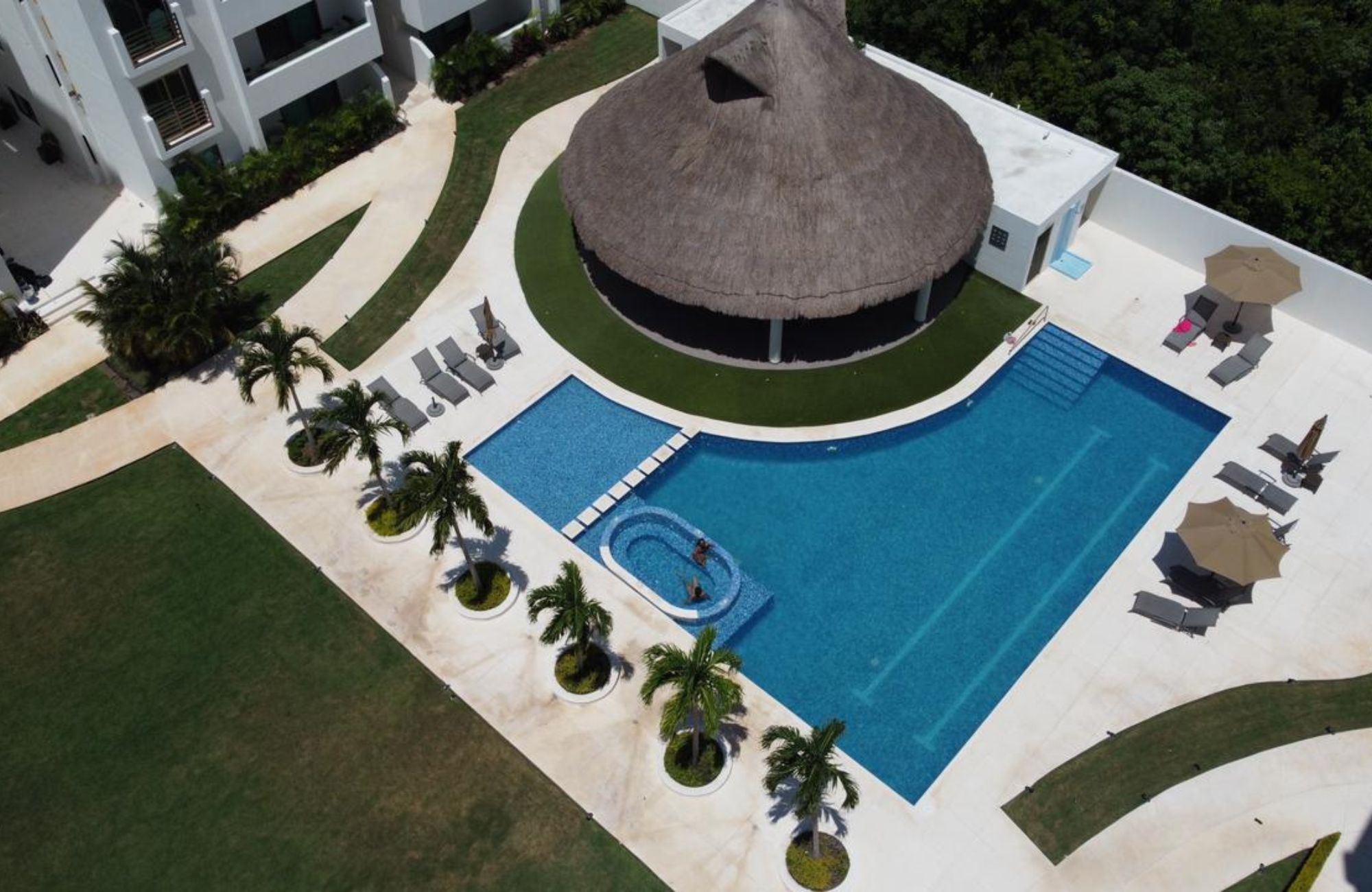 Condo with Terrace and Multiple Amenities, for Sale, Bonampak Canc&uacute;n