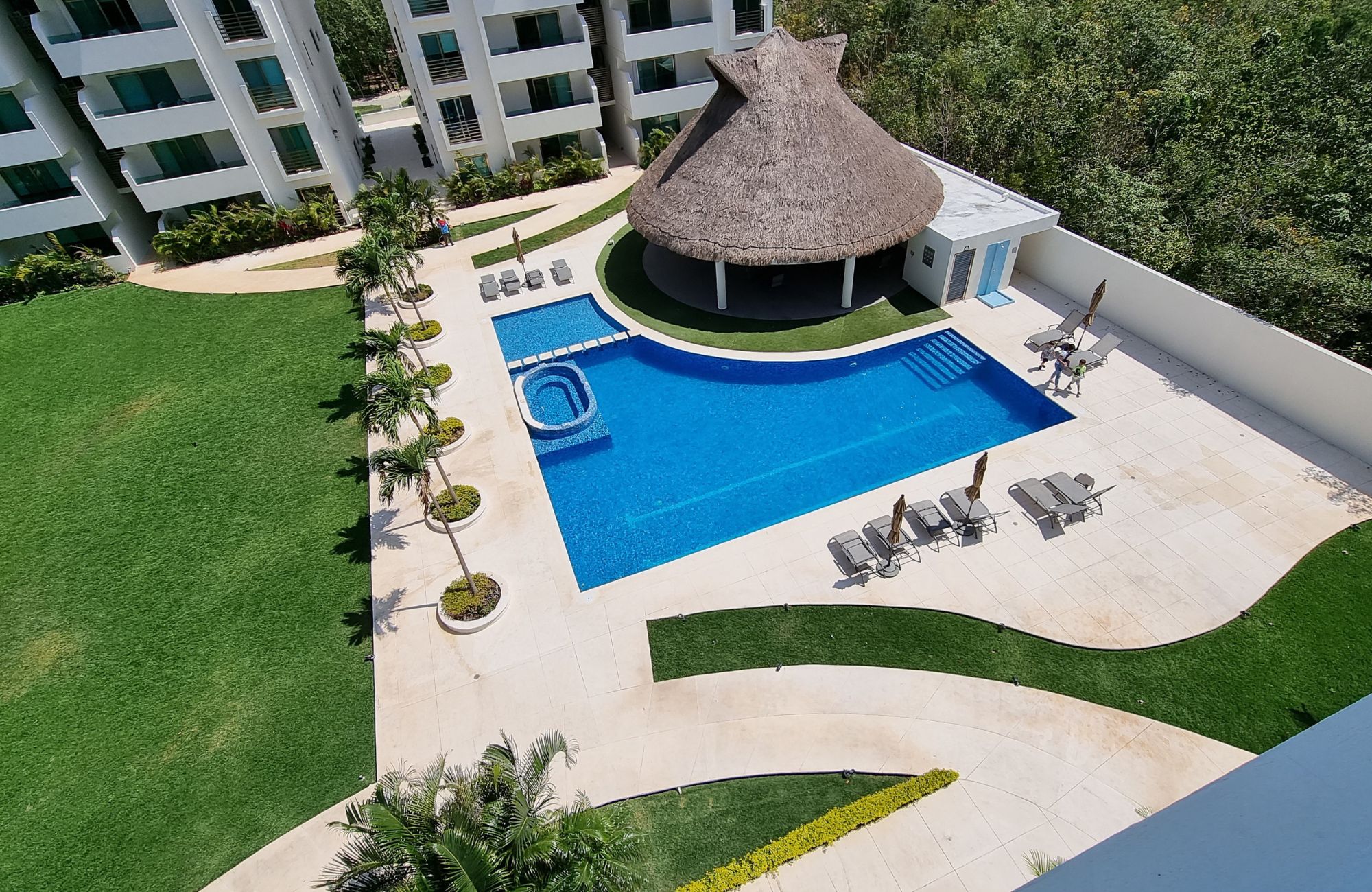 Condo with Terrace and Multiple Amenities, for Sale, Bonampak Canc&uacute;n