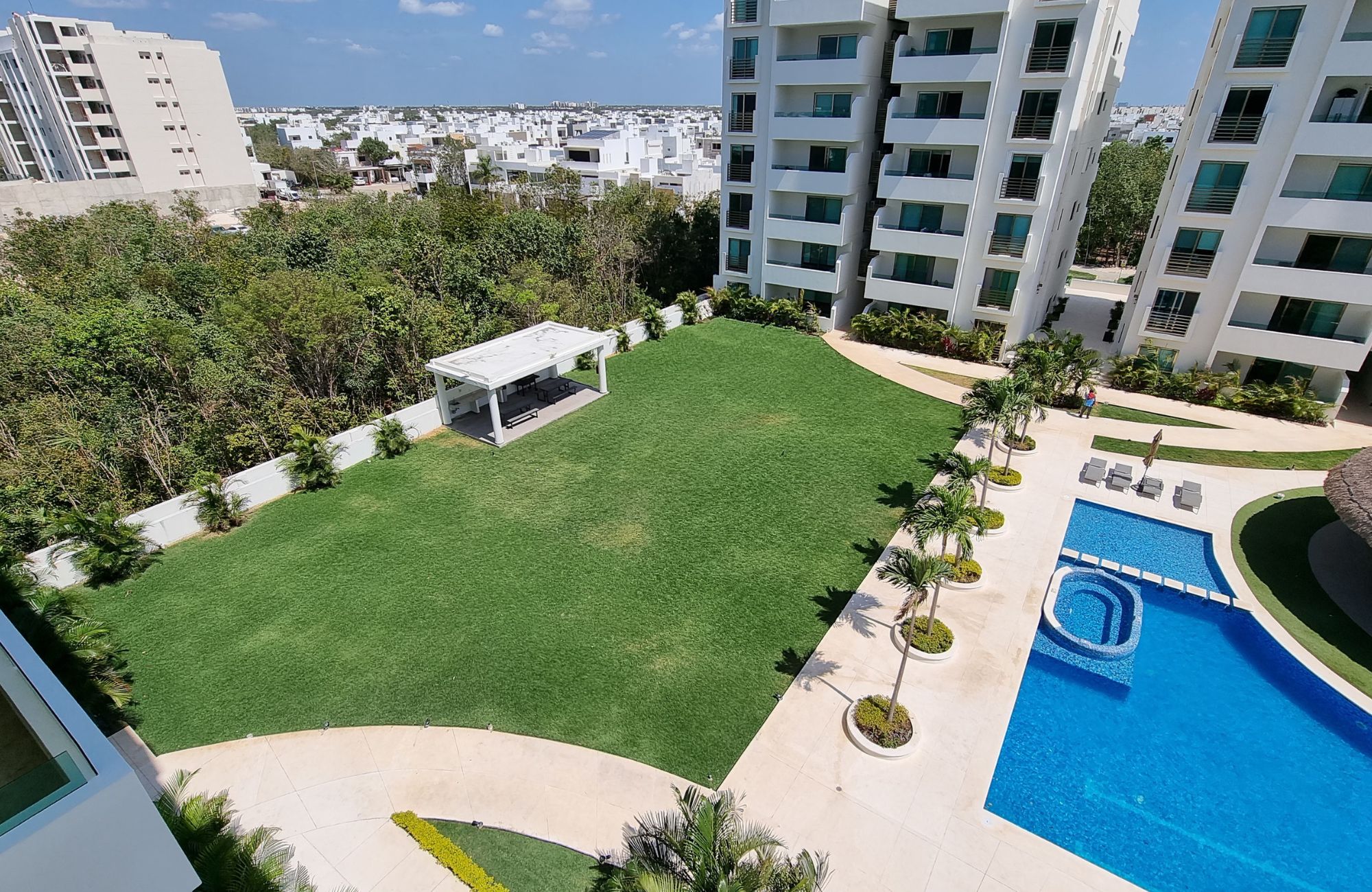 Condo with Terrace and Multiple Amenities, for Sale, Bonampak Canc&uacute;n