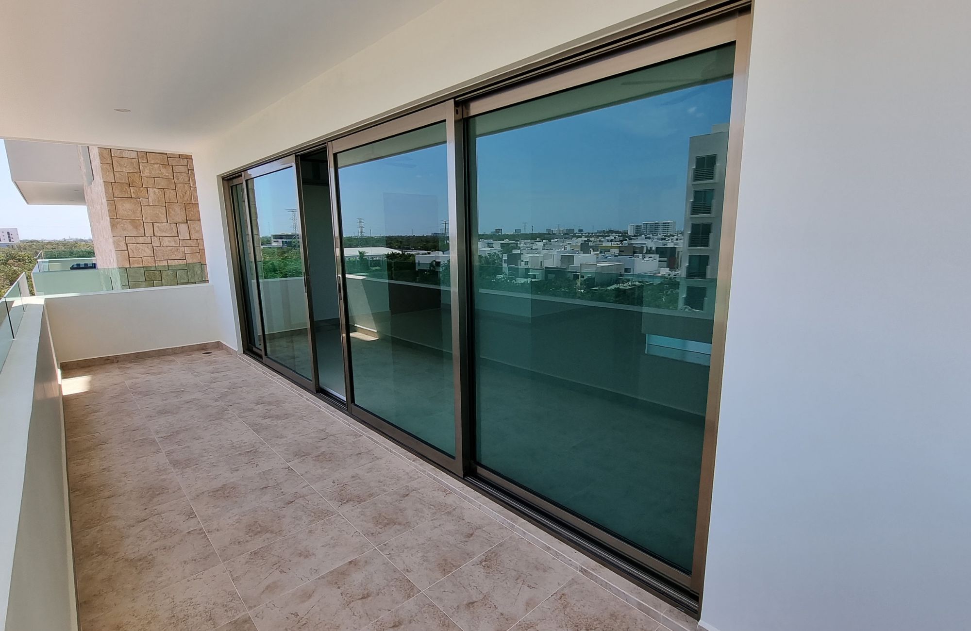 Condo with Terrace and Multiple Amenities, for Sale, Bonampak Canc&uacute;n