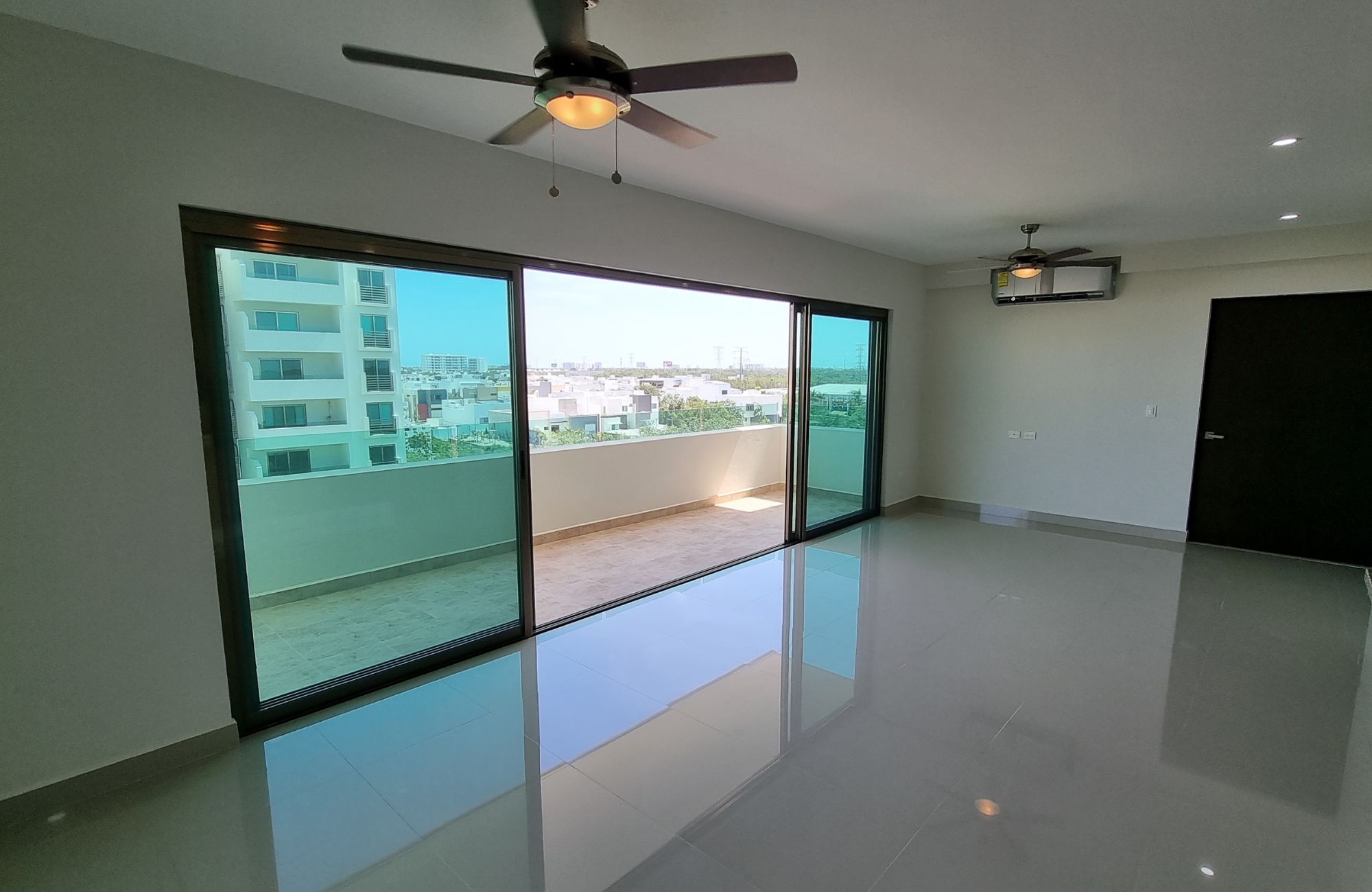 Condo with Terrace and Multiple Amenities, for Sale, Bonampak Canc&uacute;n
