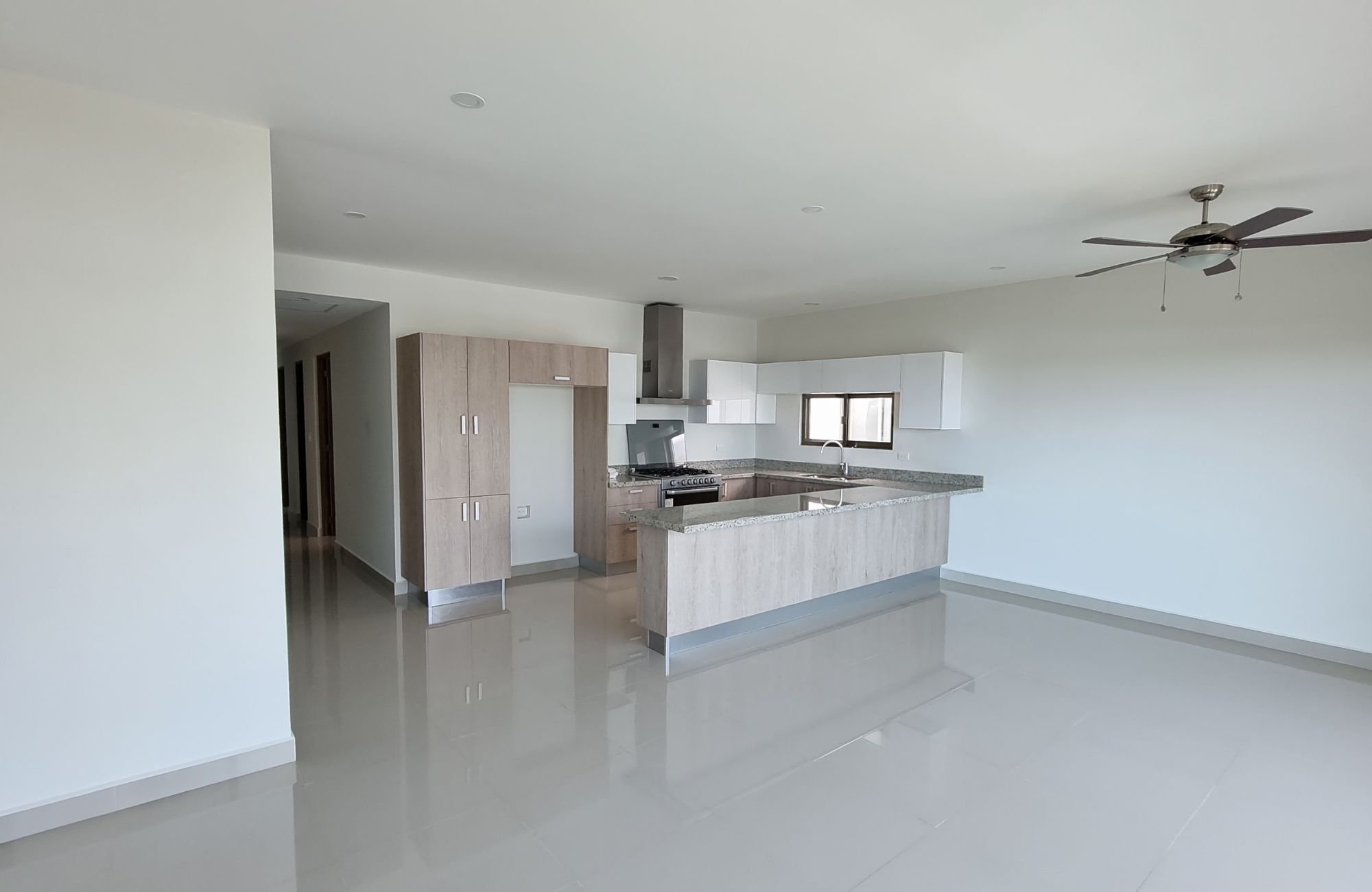 Condo with Terrace and Multiple Amenities, for Sale, Bonampak Canc&uacute;n