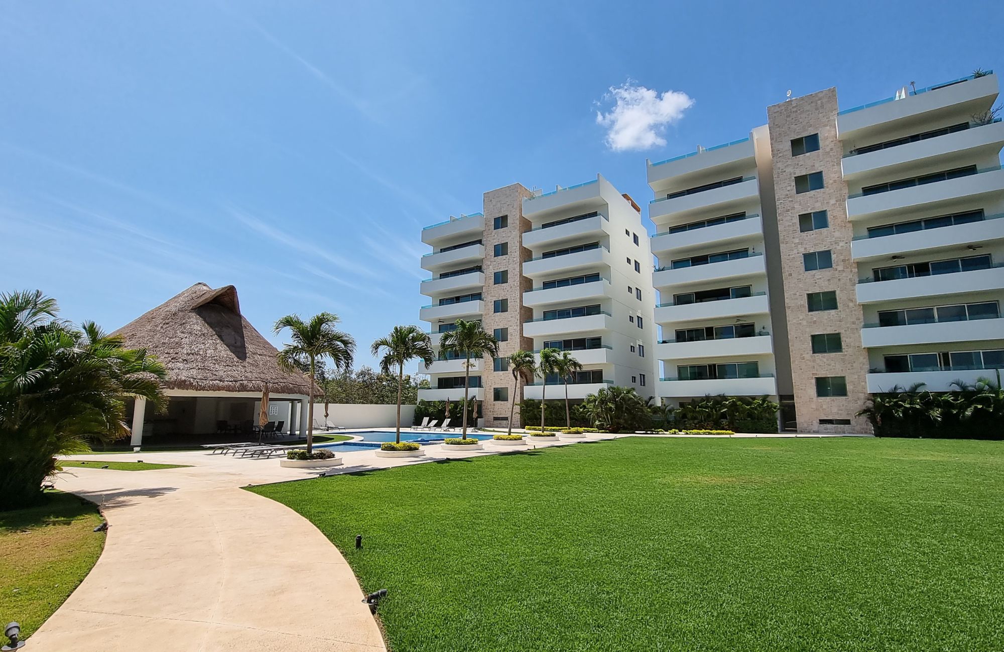 Condo with Terrace and Multiple Amenities, for Sale, Bonampak Canc&uacute;n