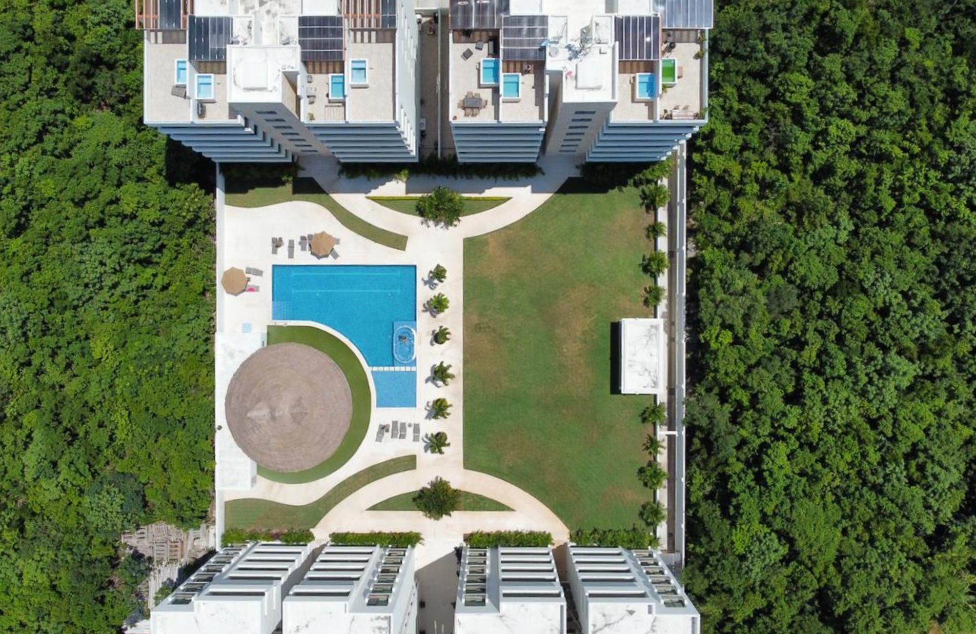Condo with Terrace and Multiple Amenities, for Sale, Bonampak Canc&uacute;n