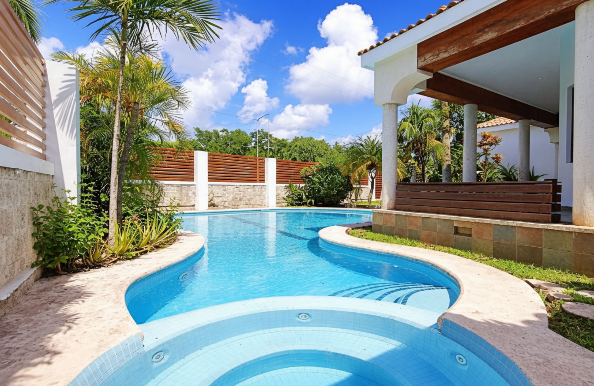 Casa con alberca privada, rooftop jacuzzi, en venta, Zona hotelera Sur, Cozumel