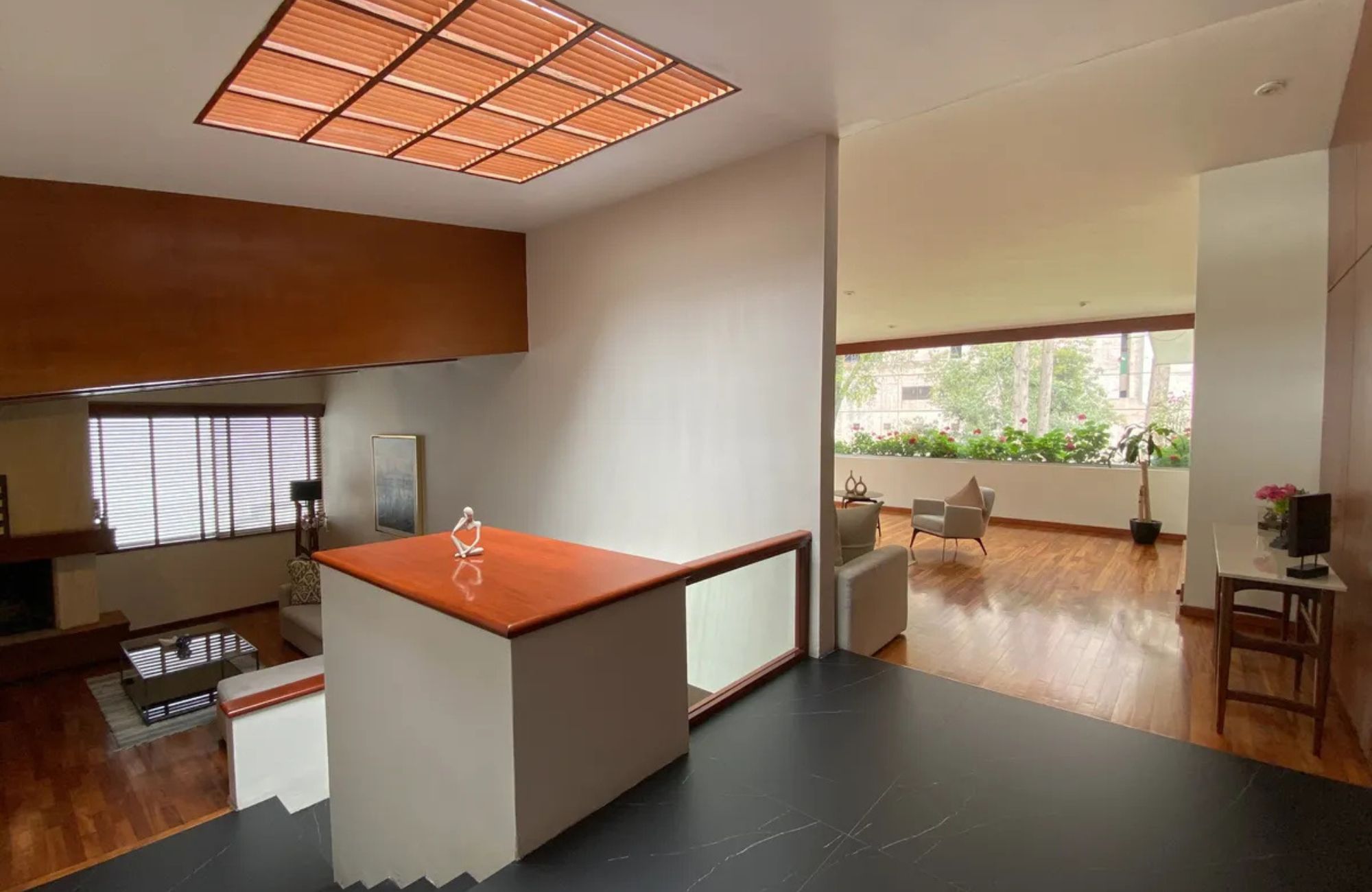 Casa amplia con espectacular jard&iacute;n en venta, Bosques de las Lomas, CDMX