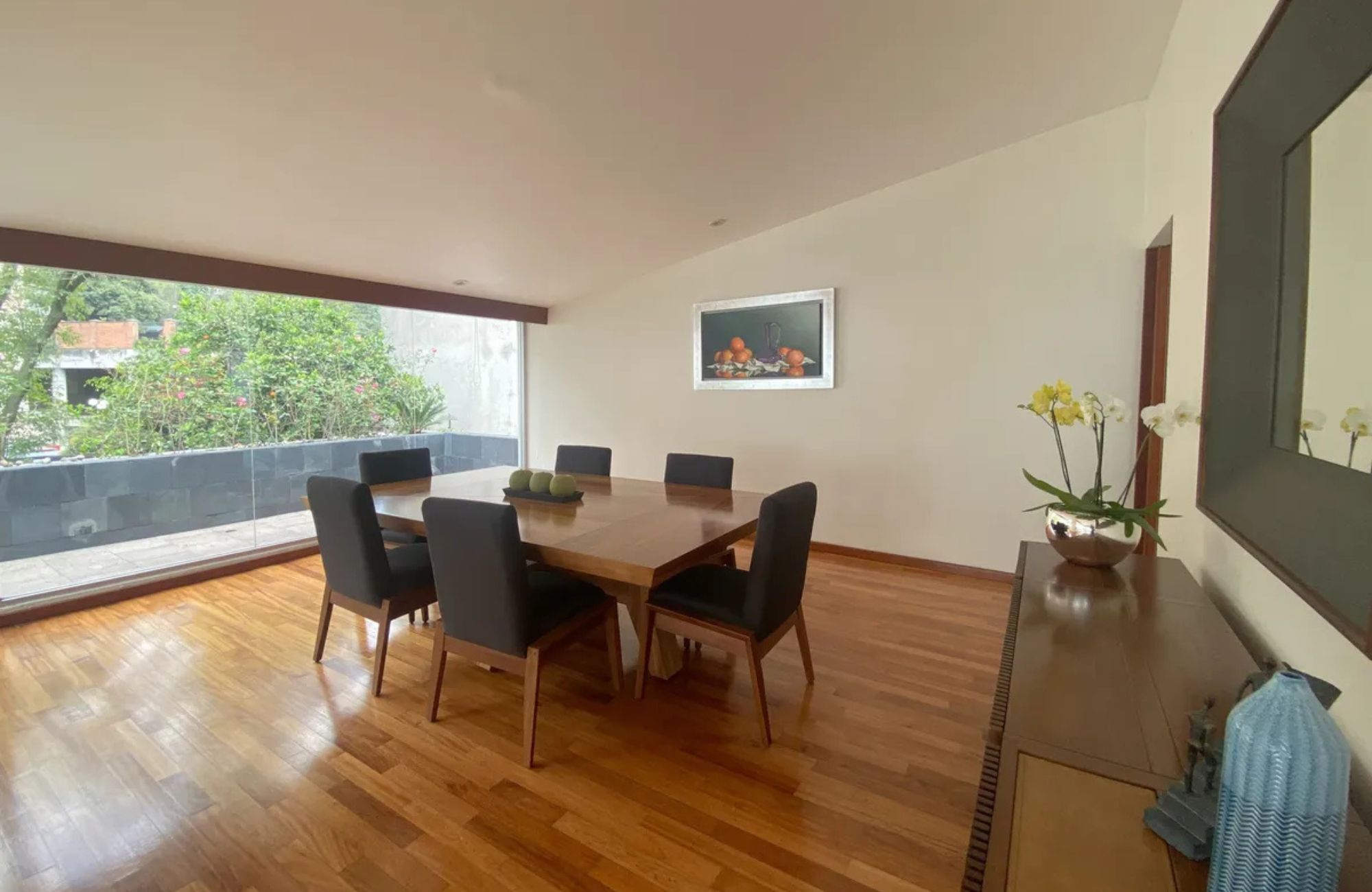 Casa amplia con espectacular jard&iacute;n en venta, Bosques de las Lomas, CDMX