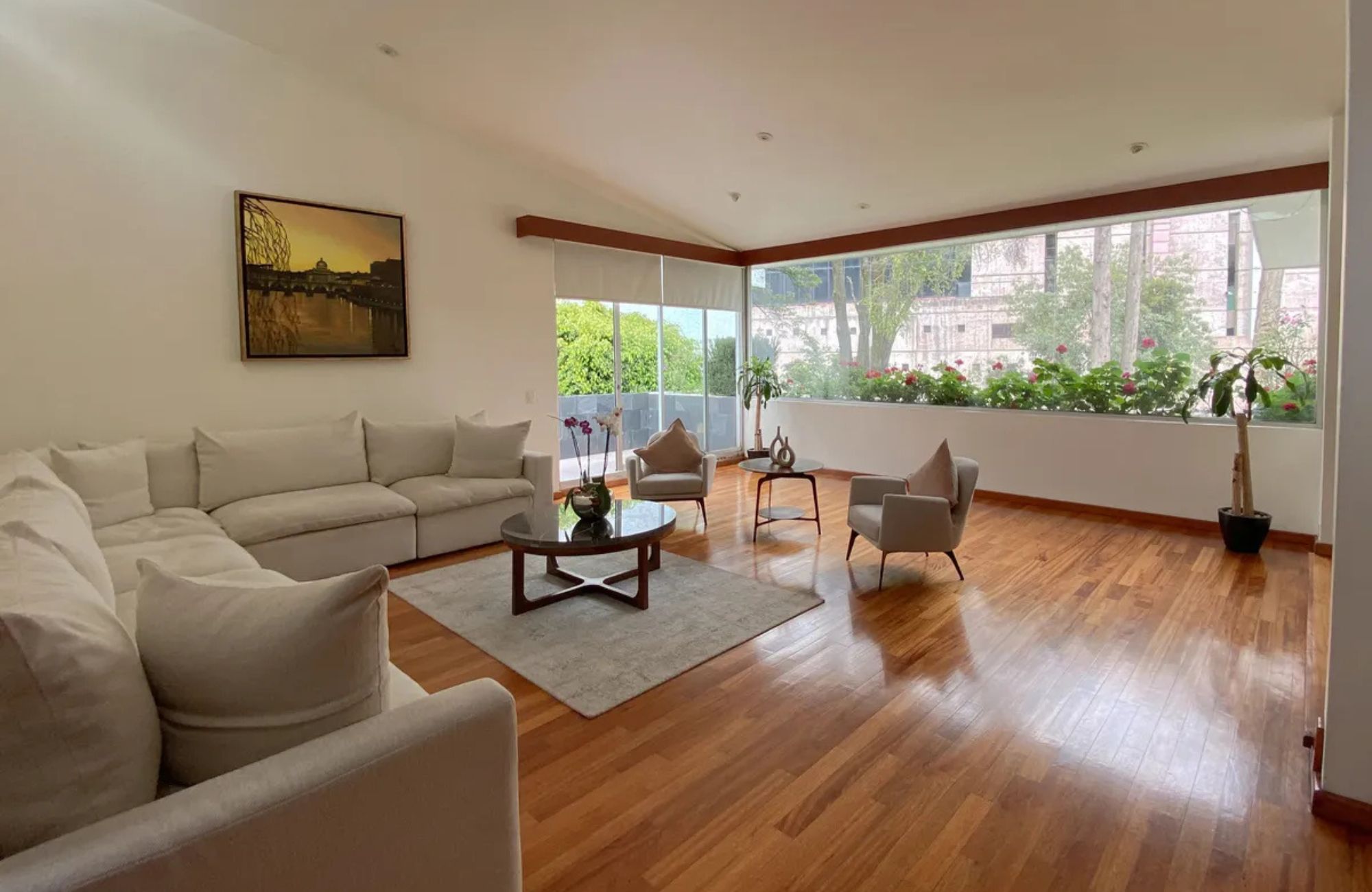Casa amplia con espectacular jard&iacute;n en venta, Bosques de las Lomas, CDMX