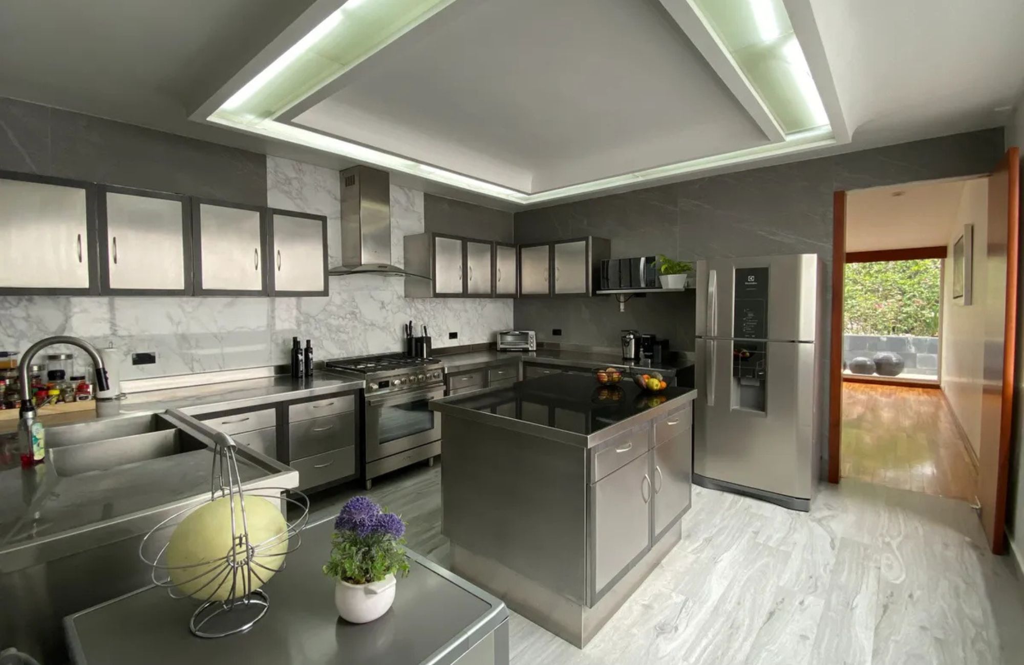 Casa amplia con espectacular jard&iacute;n en venta, Bosques de las Lomas, CDMX