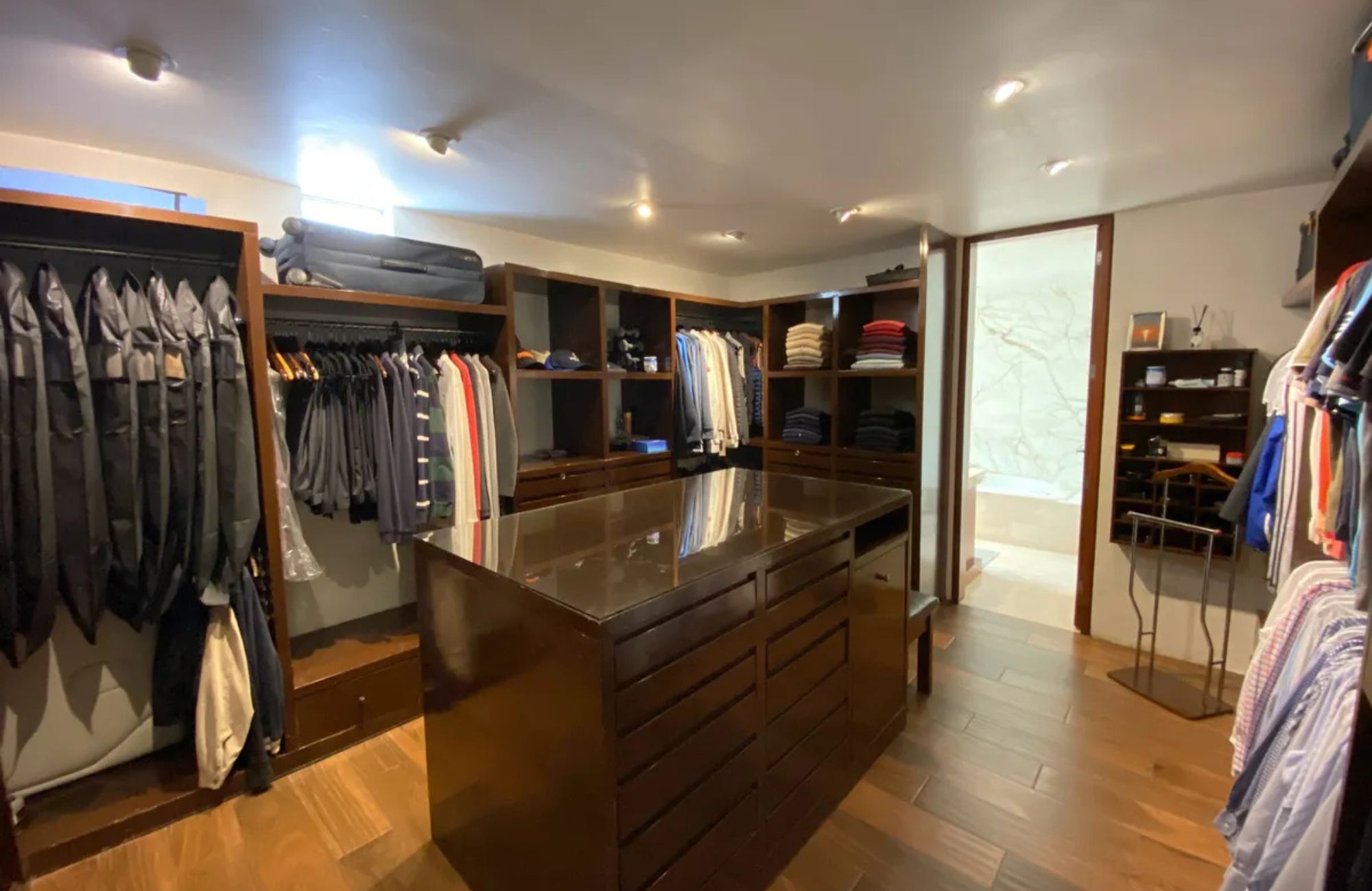Casa amplia con espectacular jard&iacute;n en venta, Bosques de las Lomas, CDMX