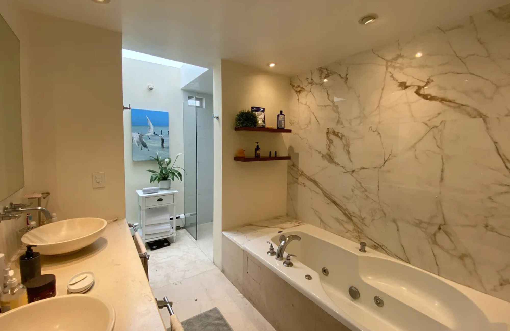 Casa amplia con espectacular jard&iacute;n en venta, Bosques de las Lomas, CDMX