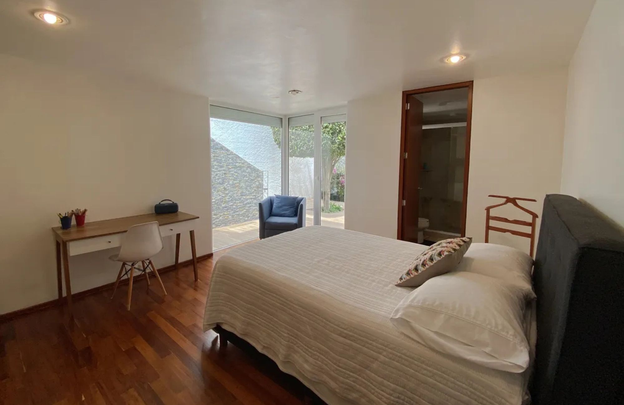 Casa amplia con espectacular jard&iacute;n en venta, Bosques de las Lomas, CDMX