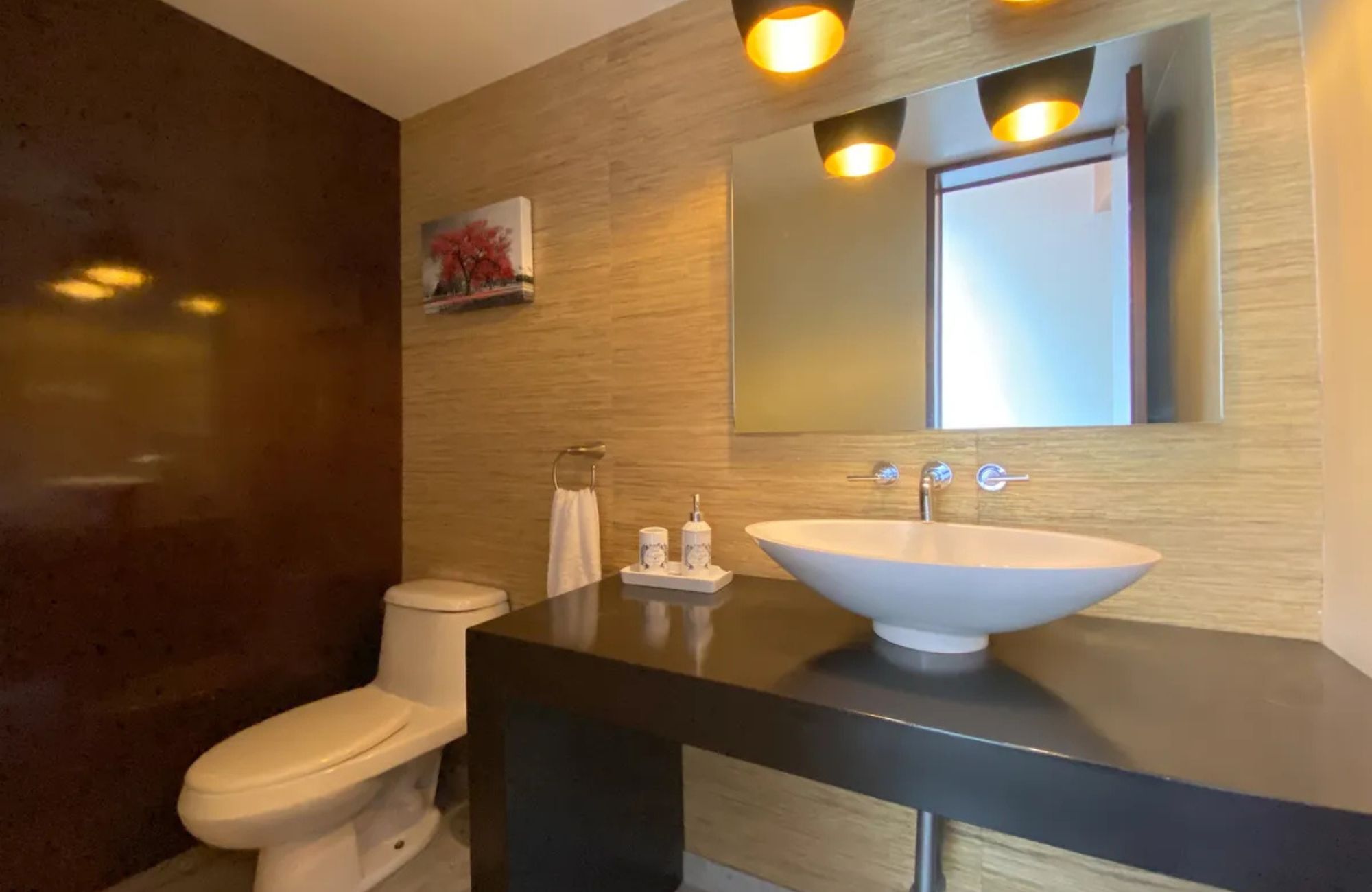 Casa amplia con espectacular jard&iacute;n en venta, Bosques de las Lomas, CDMX