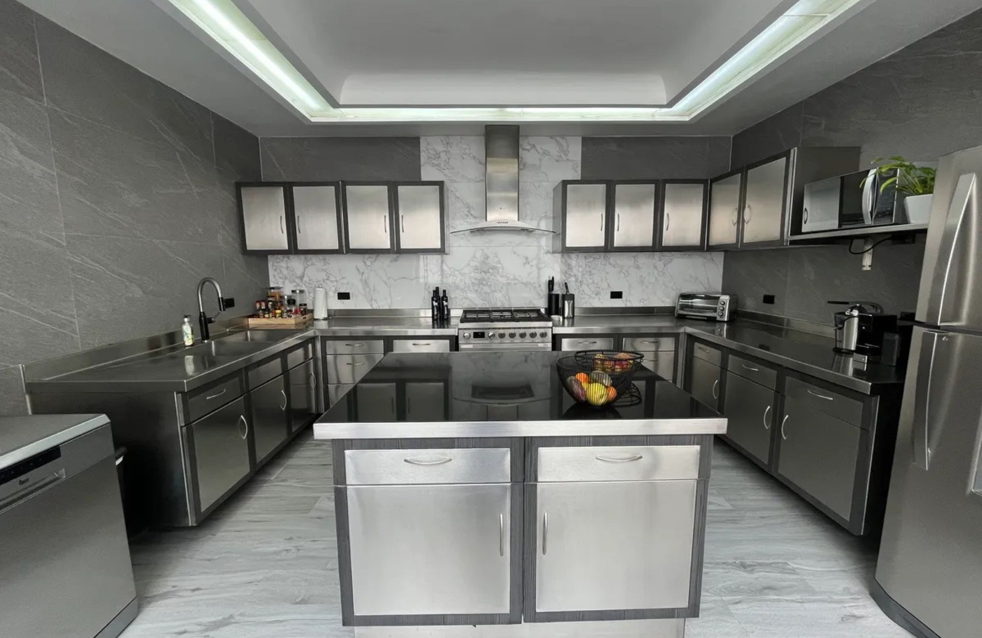 Casa amplia con espectacular jard&iacute;n en venta, Bosques de las Lomas, CDMX